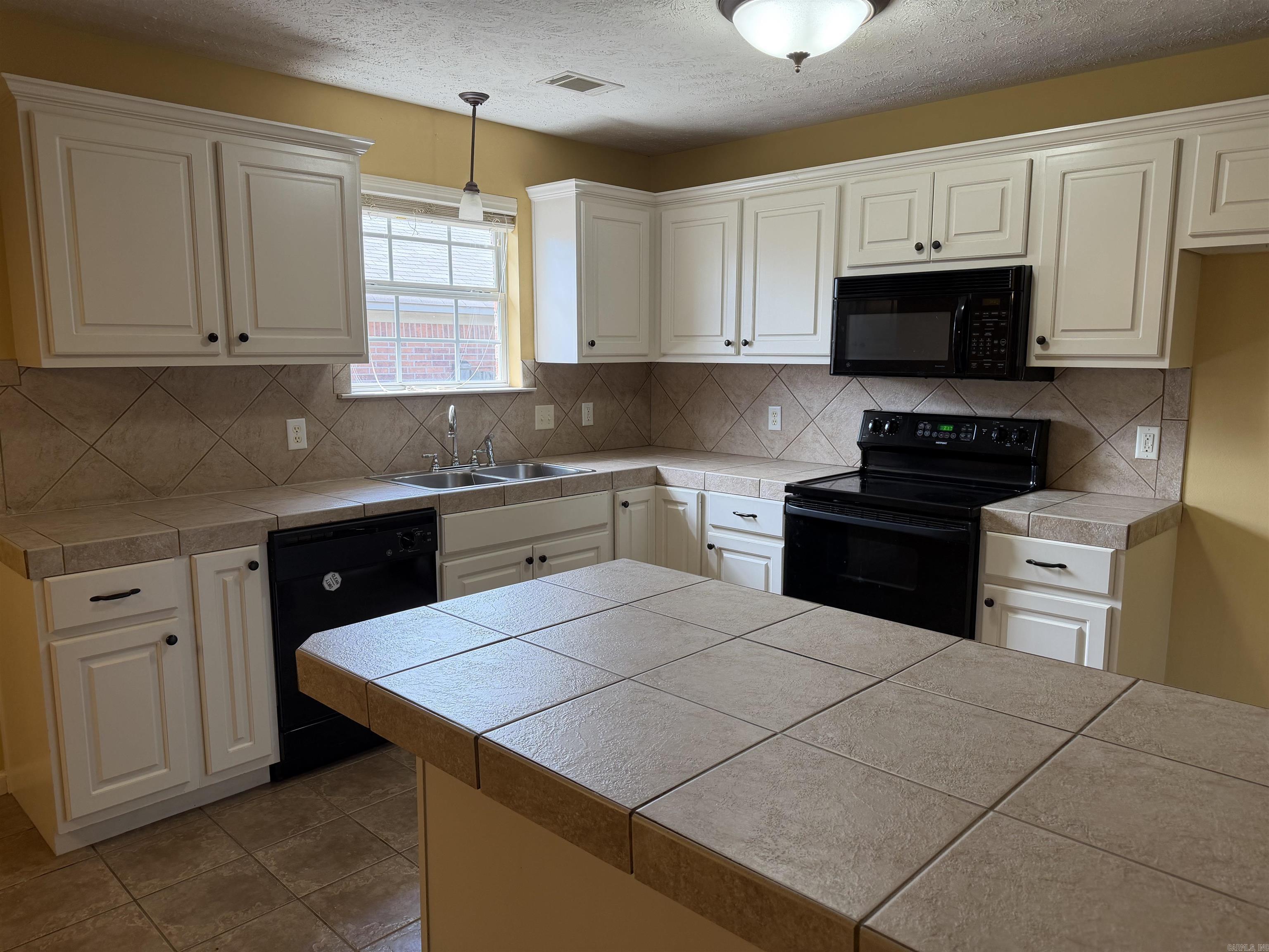 2845 Makenzie Drive Property Photo 6