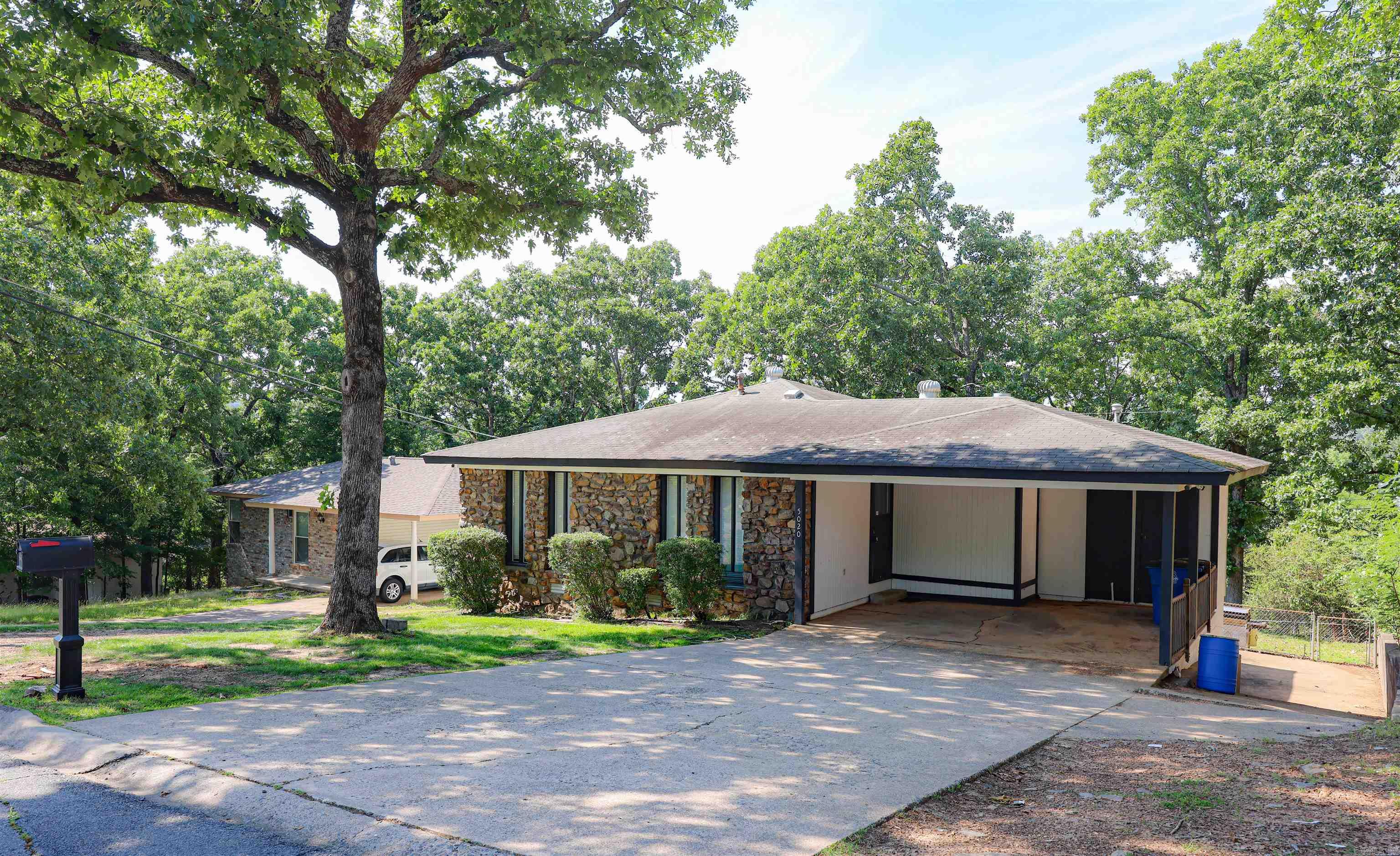 5020 Lynn Lane Property Photo 1