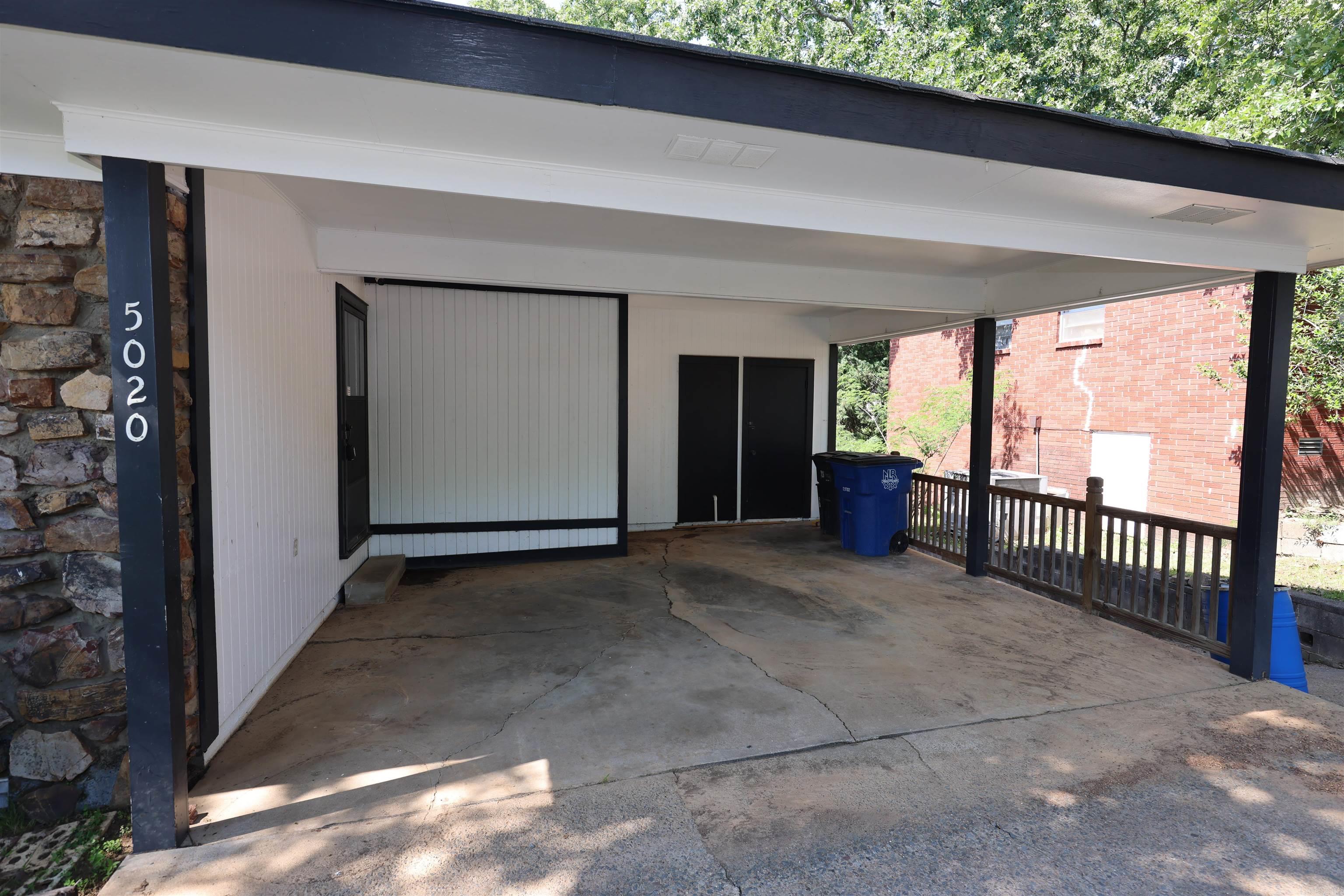 5020 Lynn Lane Property Photo 4