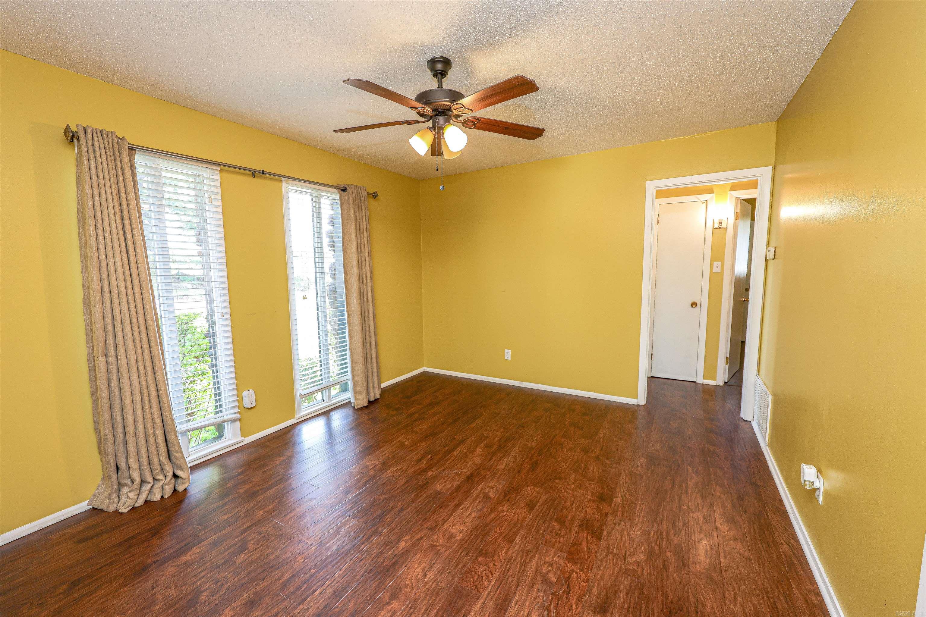 5020 Lynn Lane Property Photo 7