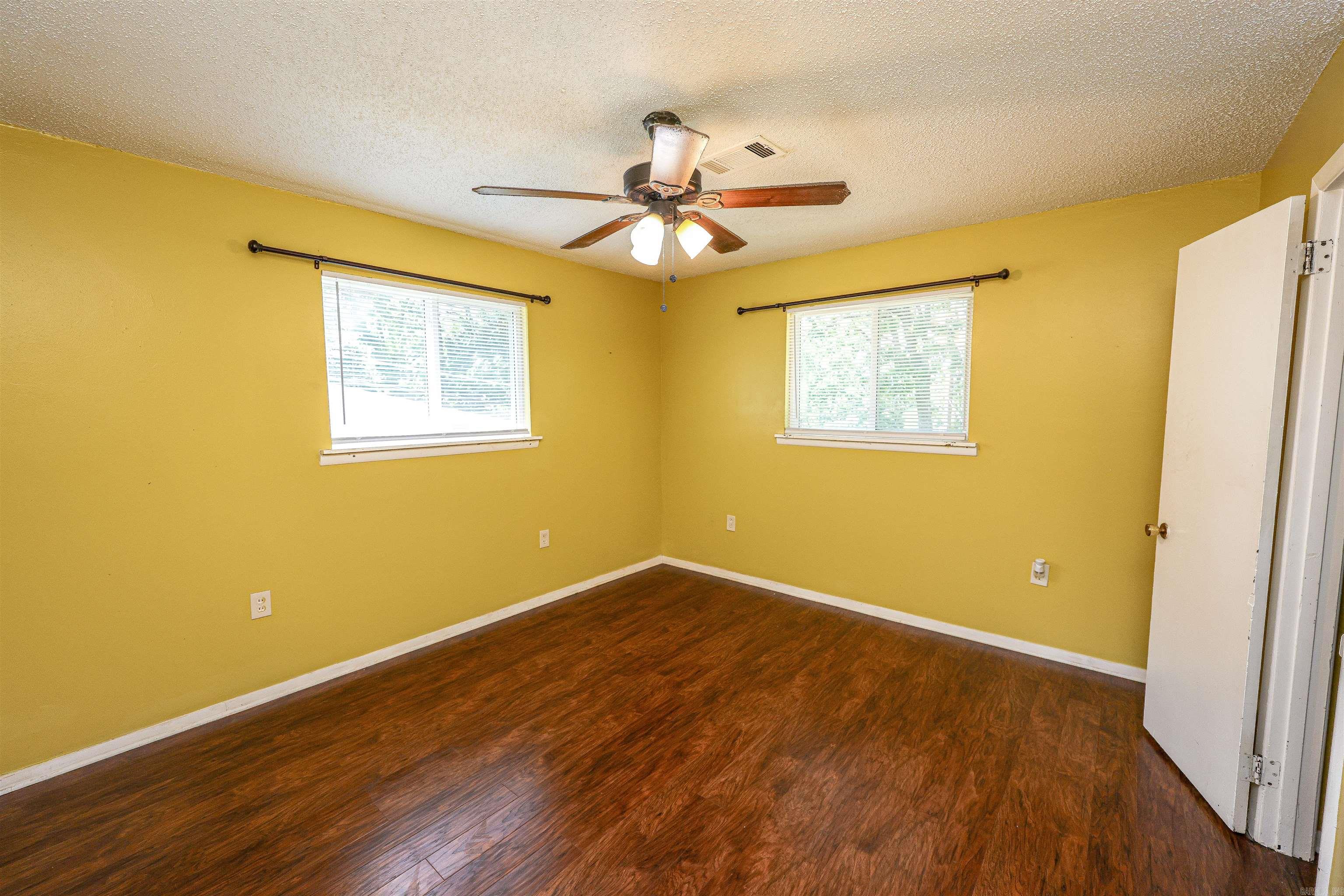 5020 Lynn Lane Property Photo 8