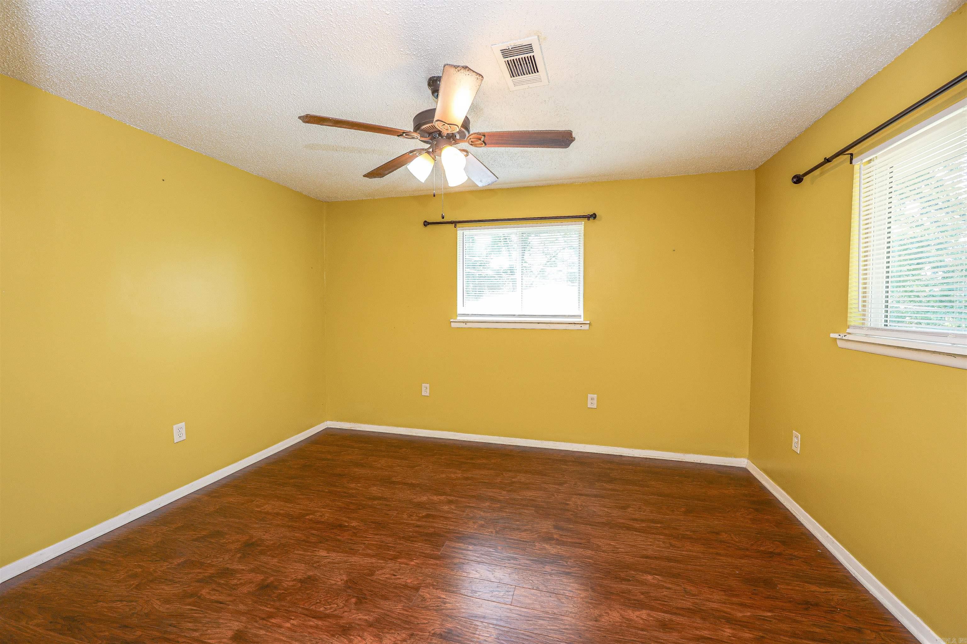 5020 Lynn Lane Property Photo 11
