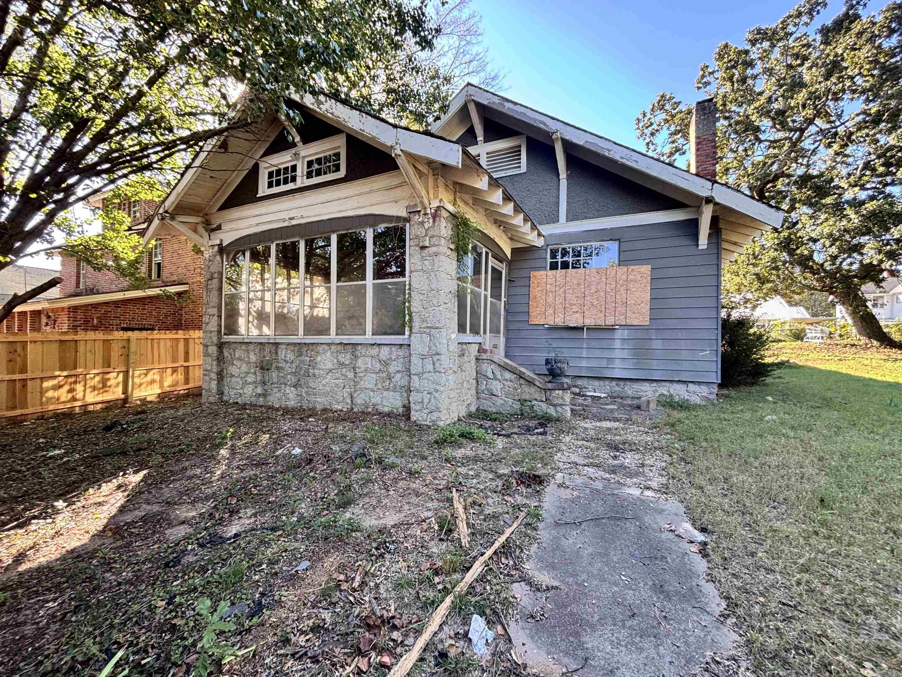 1515 W 22nd