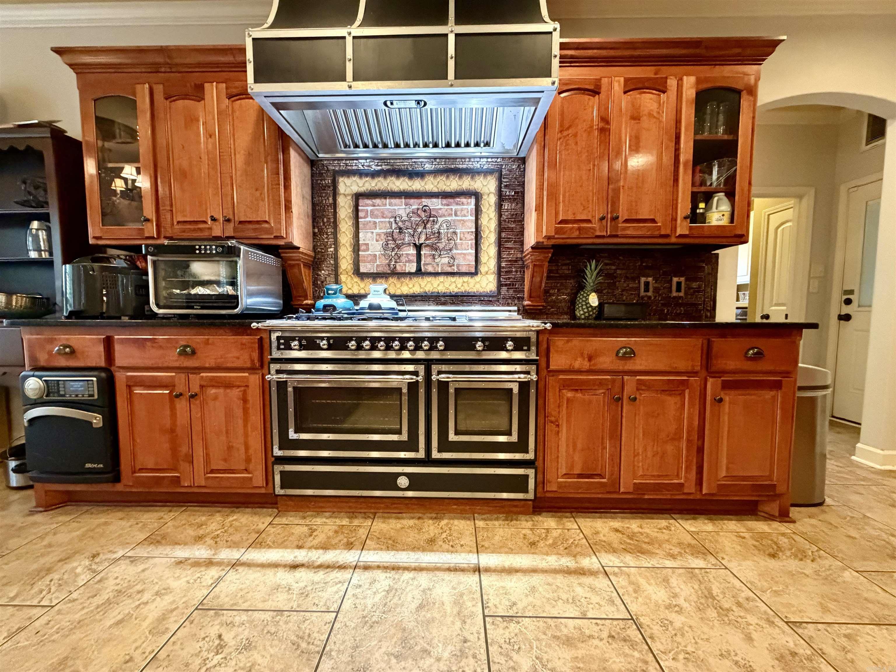 1916 Oakbrook Drive Property Photo 14