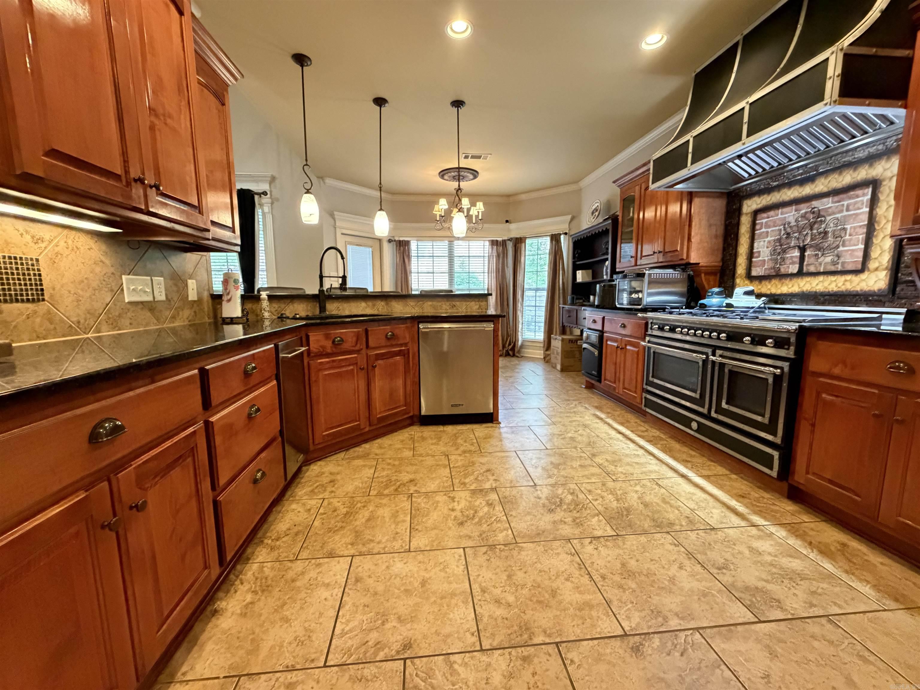 1916 Oakbrook Drive Property Photo 15