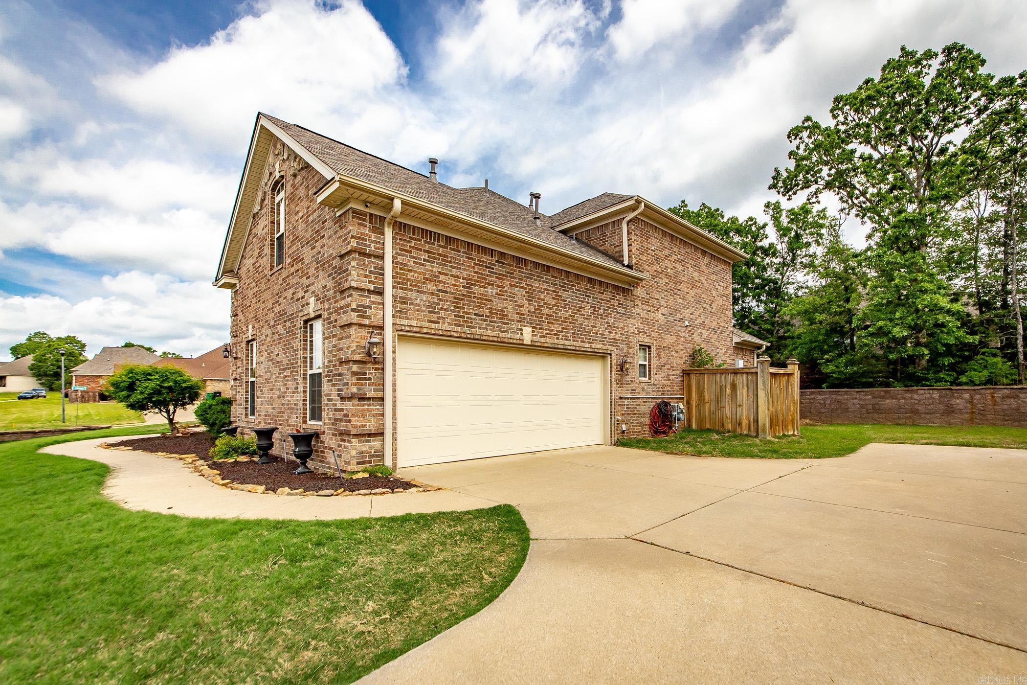 1916 Oakbrook Drive Property Photo 28