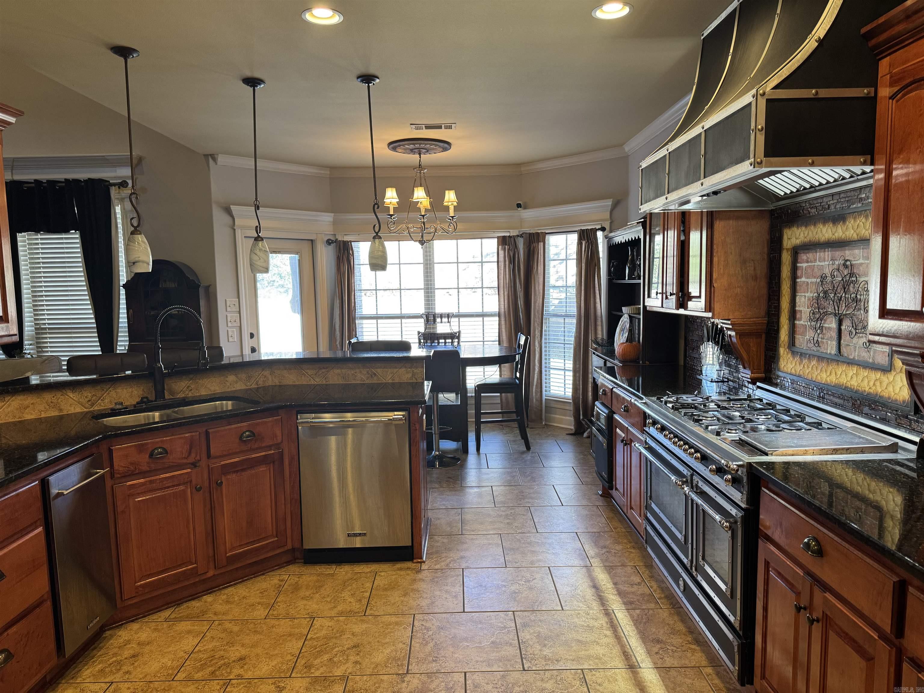 1916 Oakbrook Drive Property Photo 34