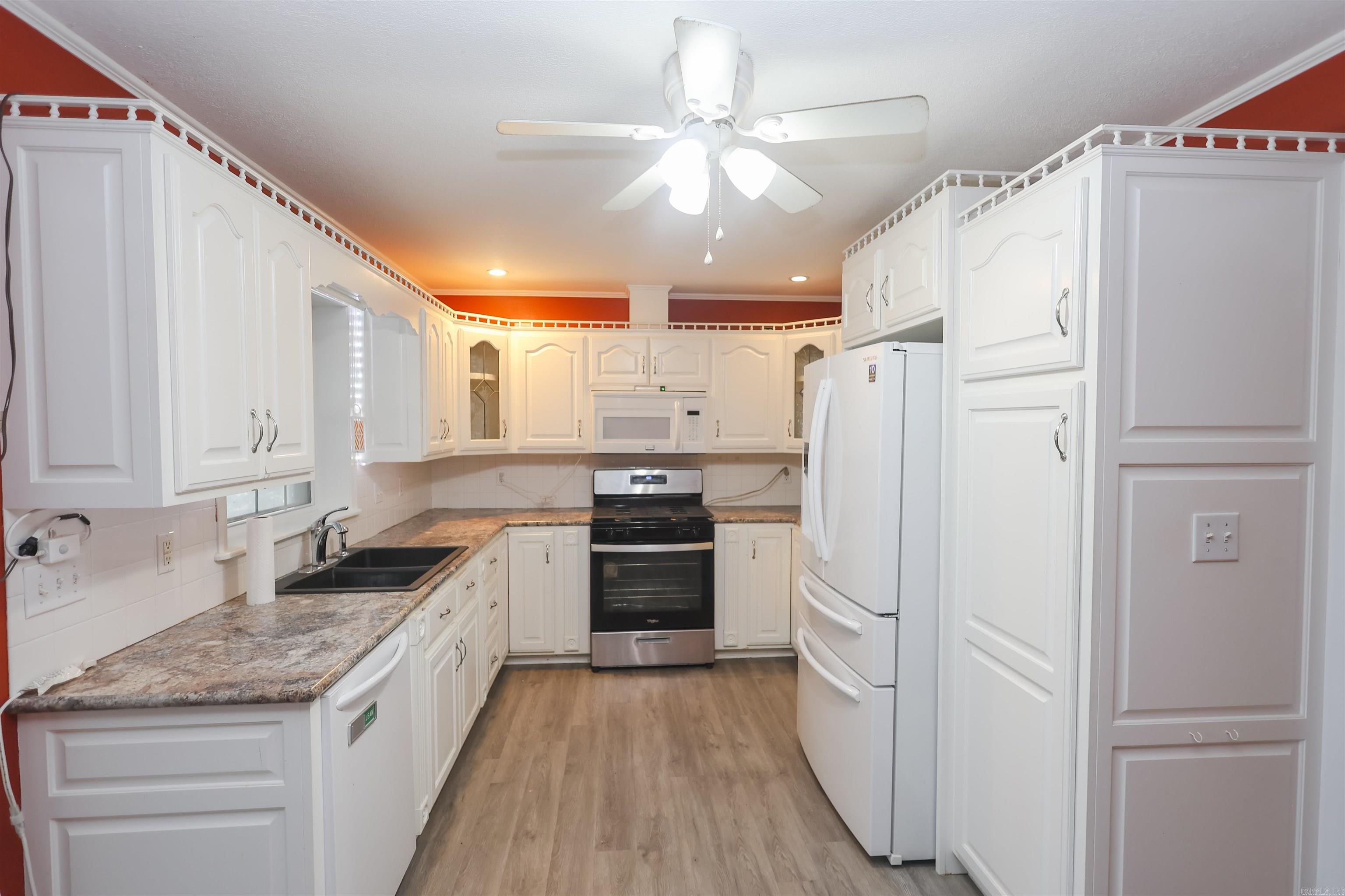 221 Perry Street Property Photo 5
