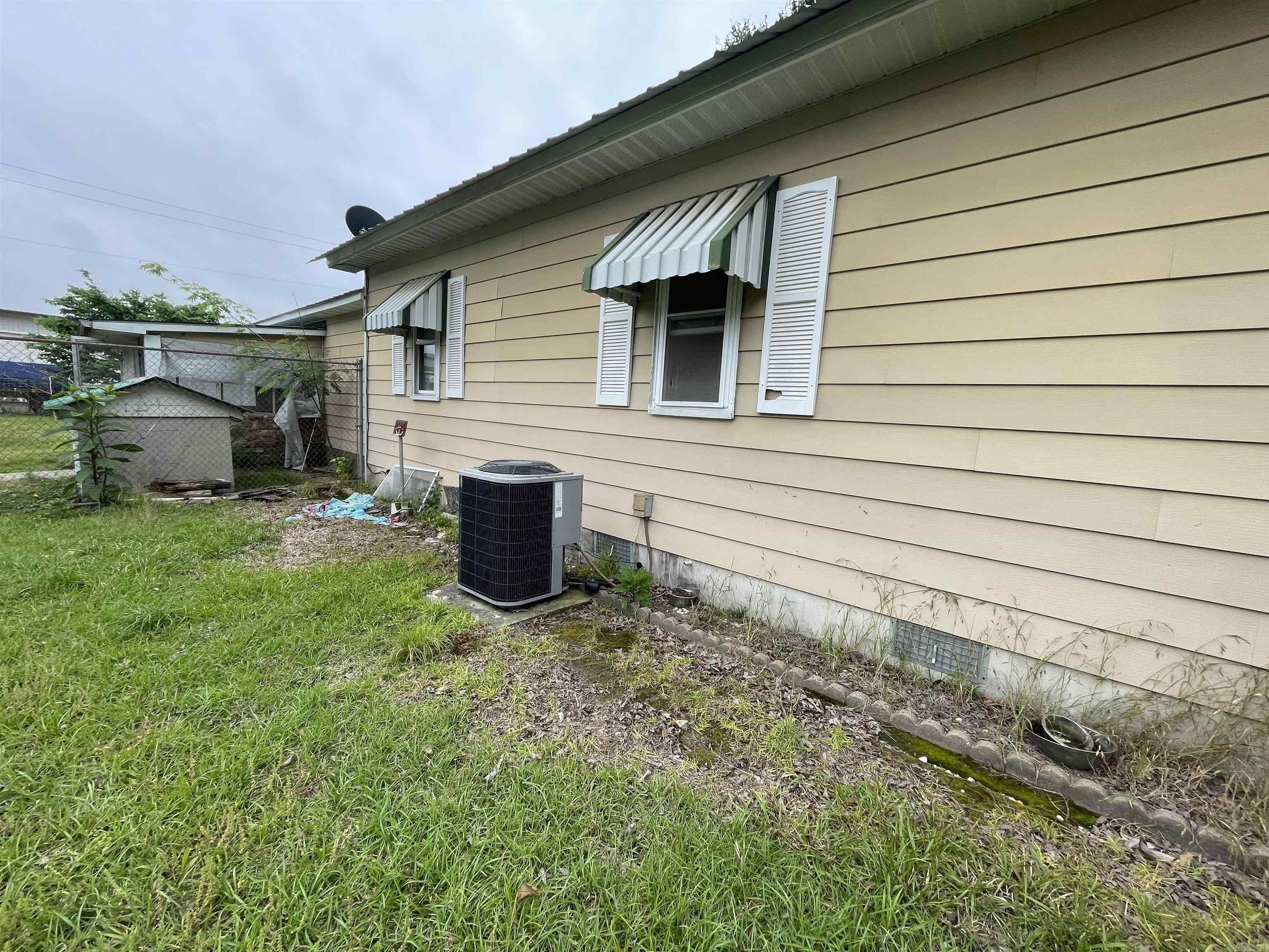 511 W 1st Street Property Photo 4