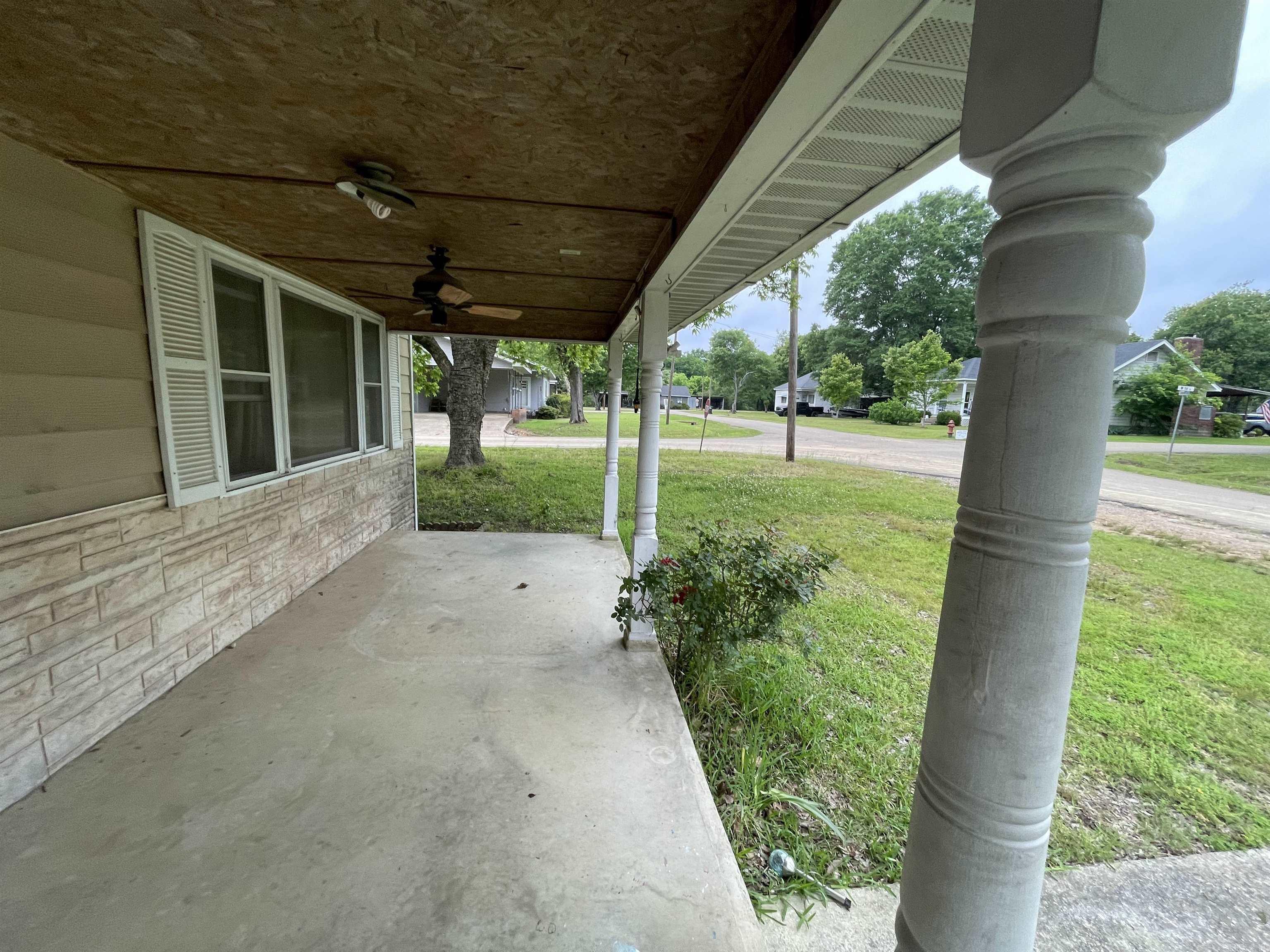 511 W 1st Street Property Photo 6