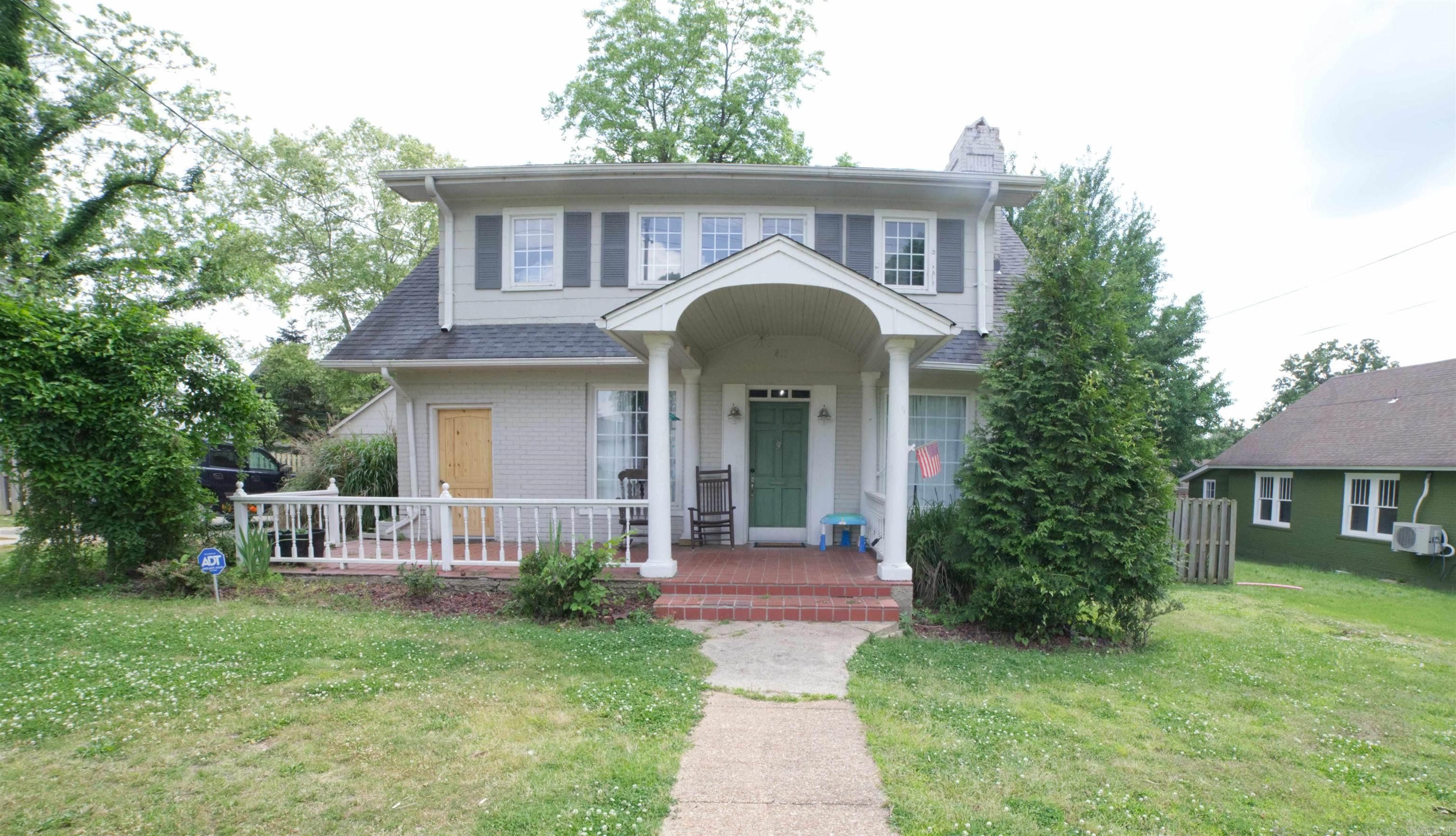 411 Pyburn Property Photo 2