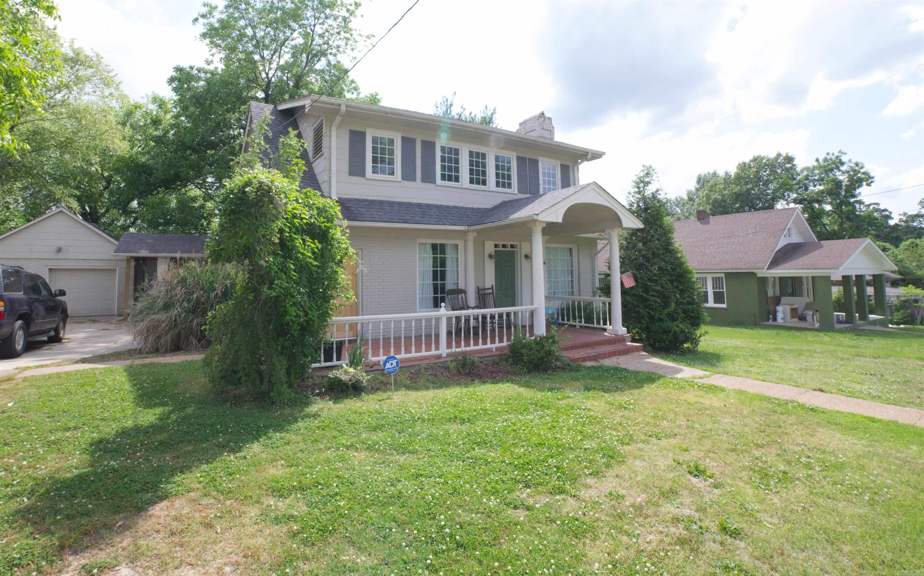 411 Pyburn Property Photo 3