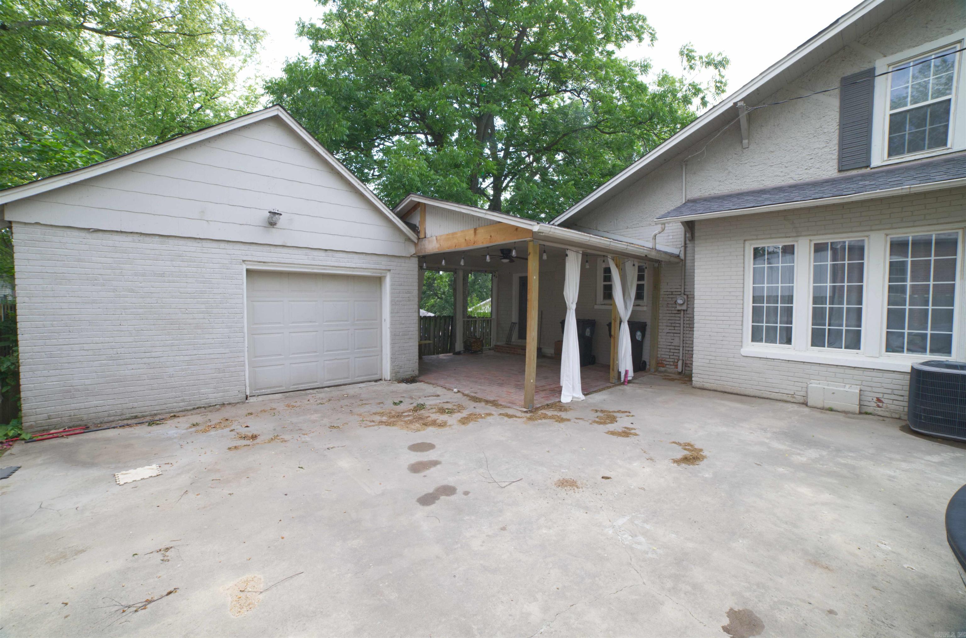 411 Pyburn Property Photo 5