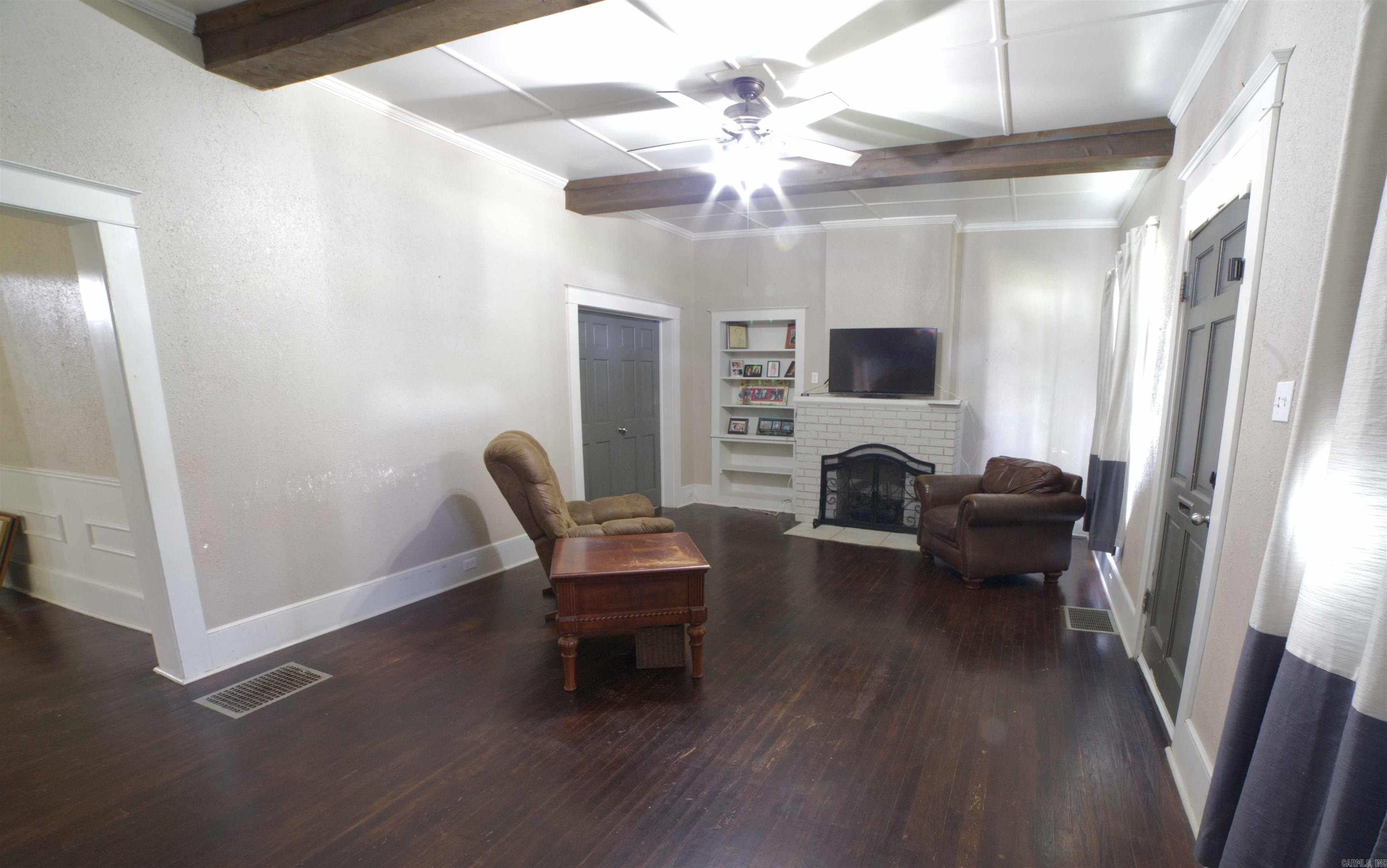 411 Pyburn Property Photo 8