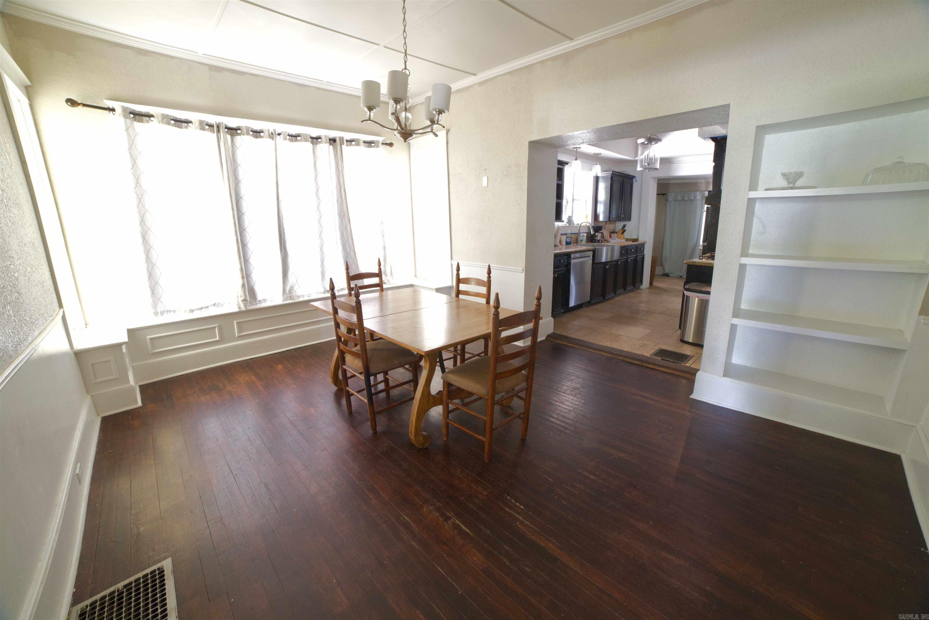 411 Pyburn Property Photo 9