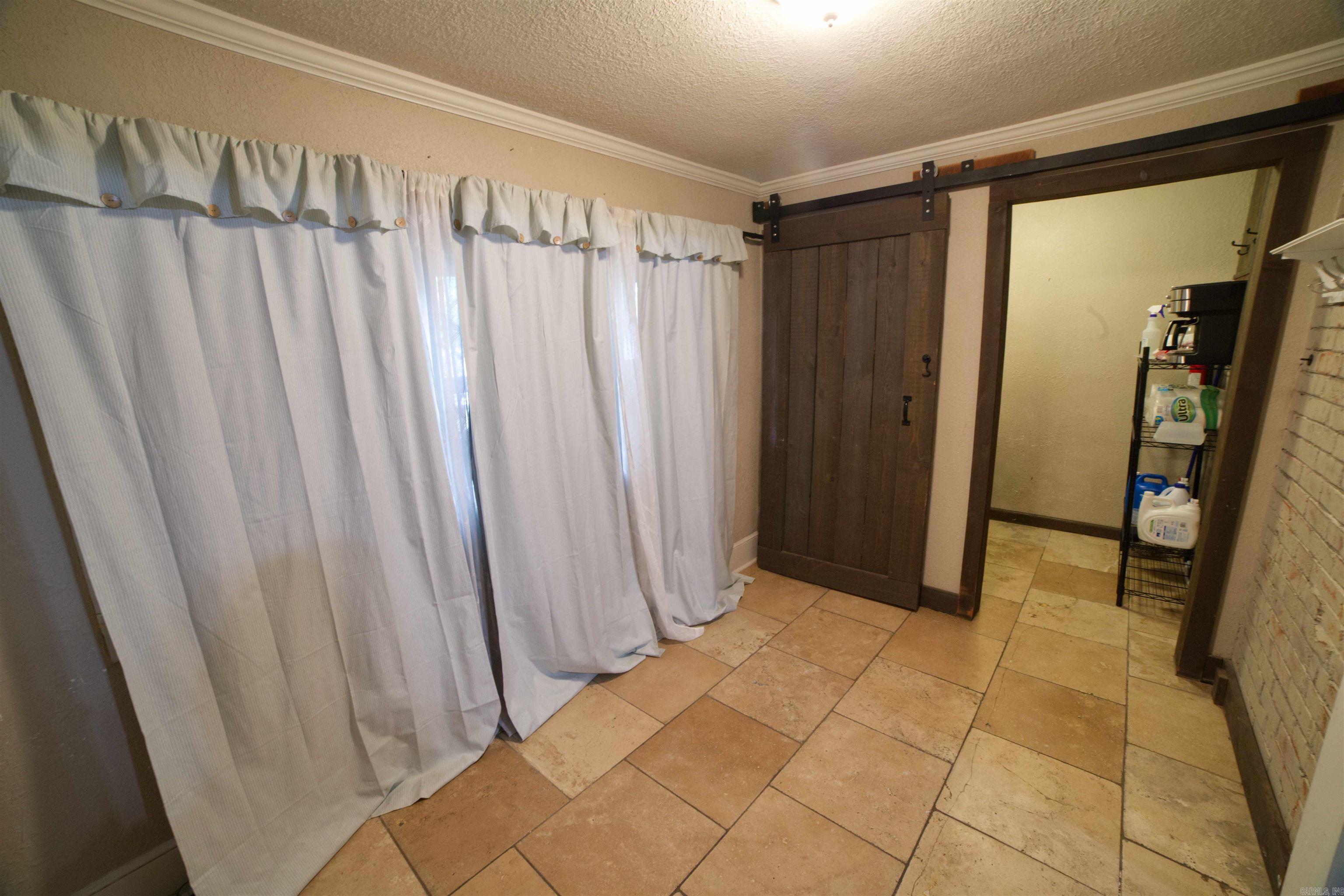 411 Pyburn Property Photo 13
