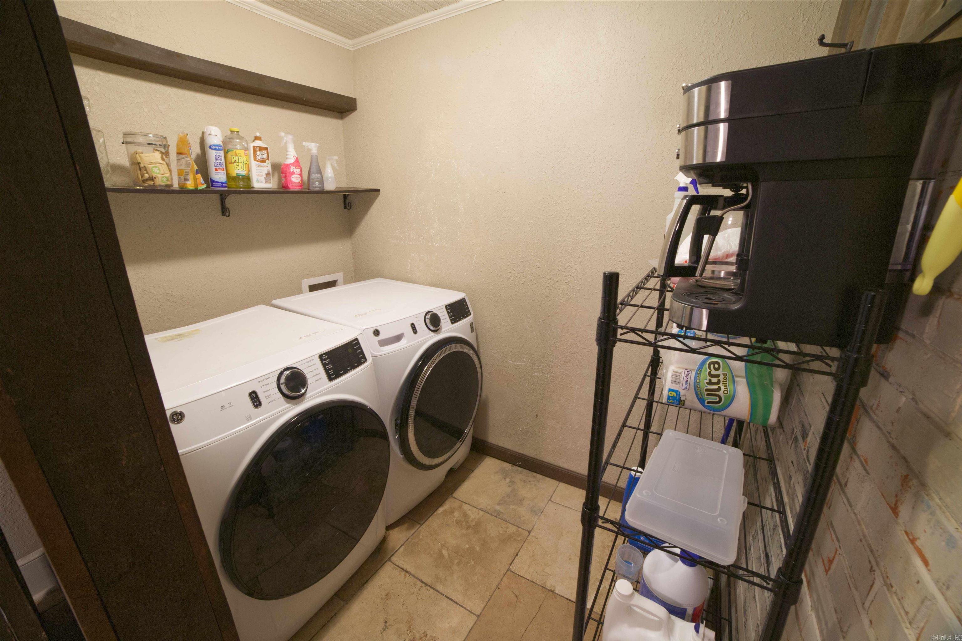 411 Pyburn Property Photo 14