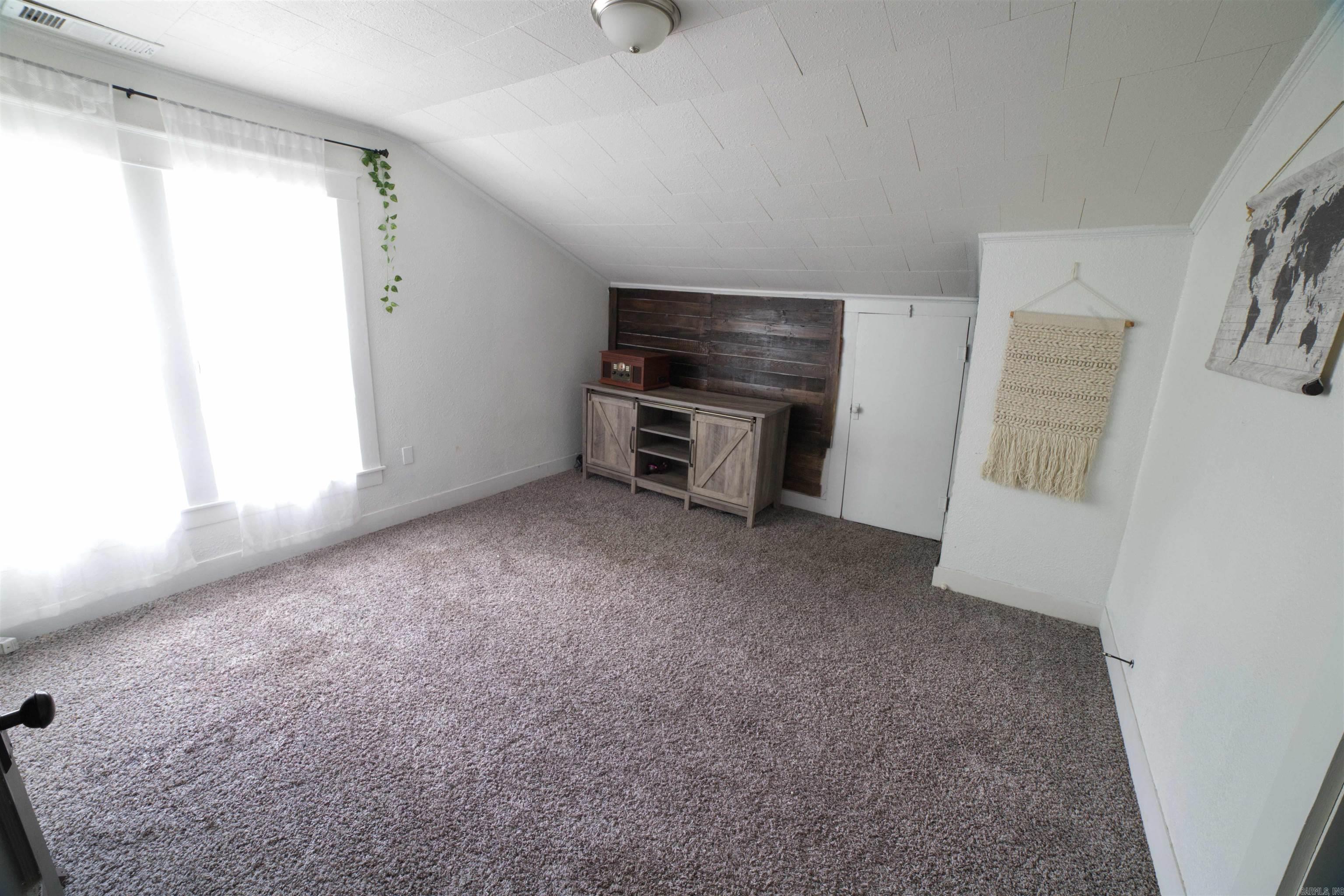 411 Pyburn Property Photo 17