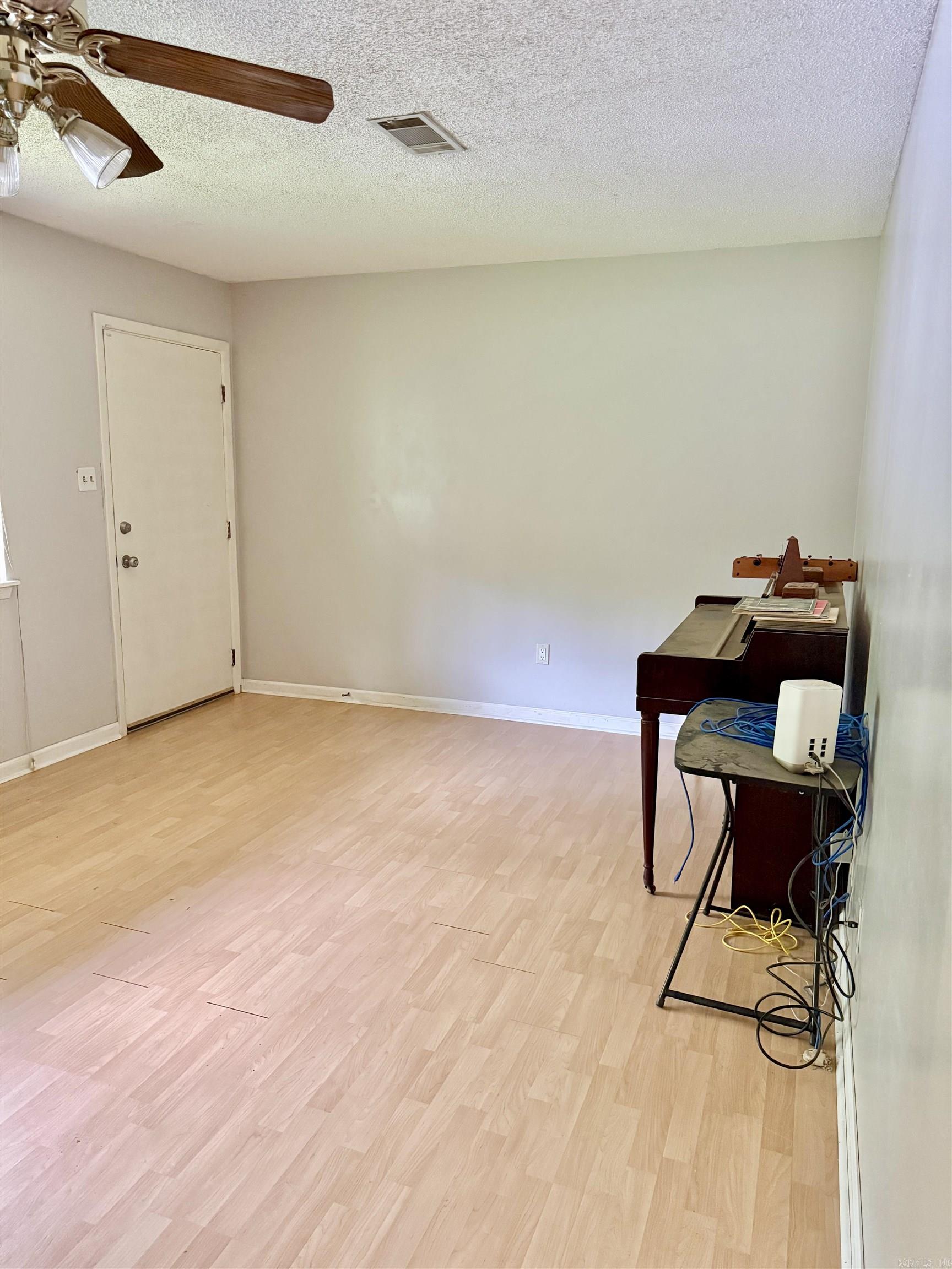 6 Fairfield Drive Property Photo 8