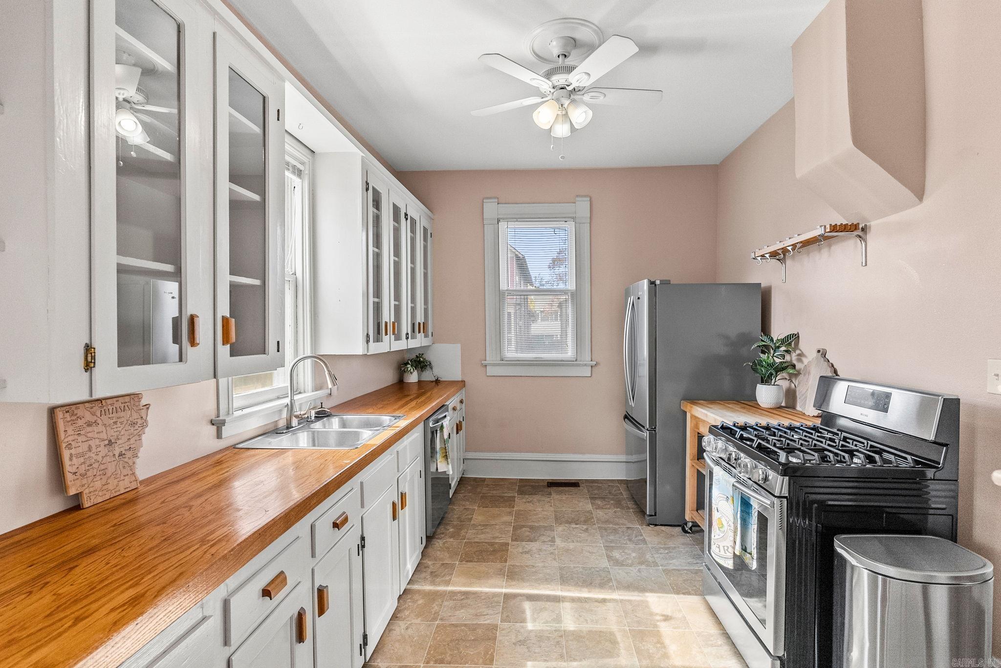 321 W 22nd Street Property Photo 15