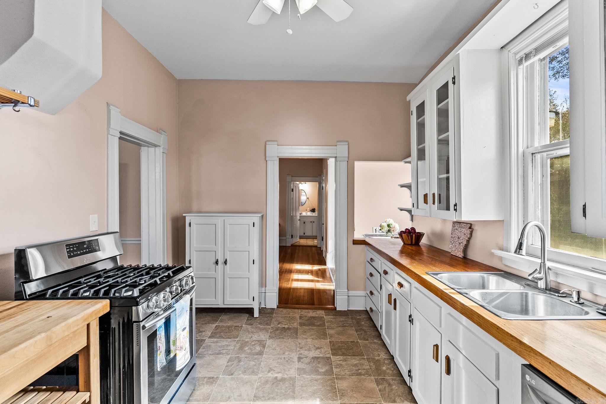 321 W 22nd Street Property Photo 18