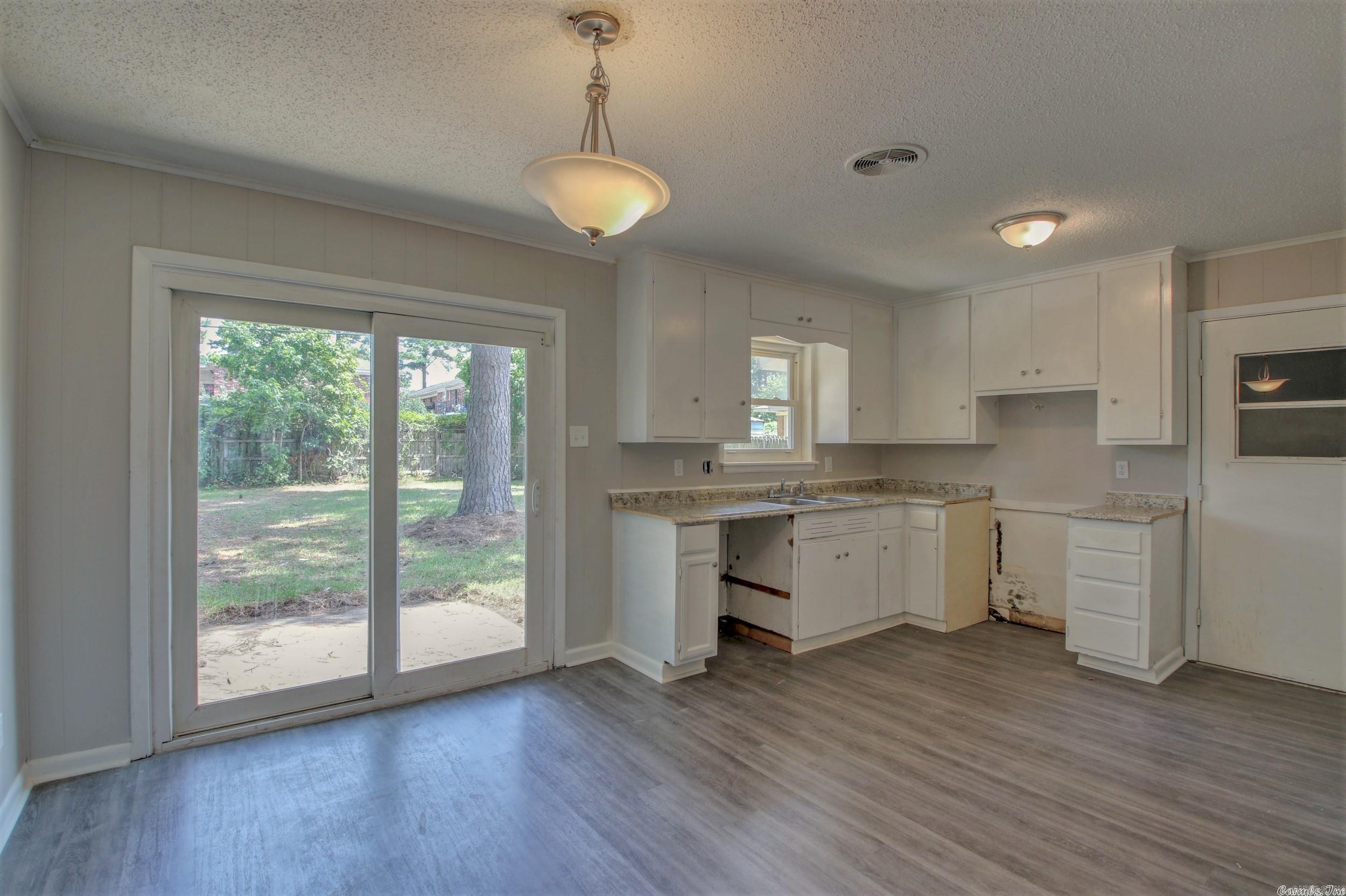 5806 Southwick Drive Property Photo 3