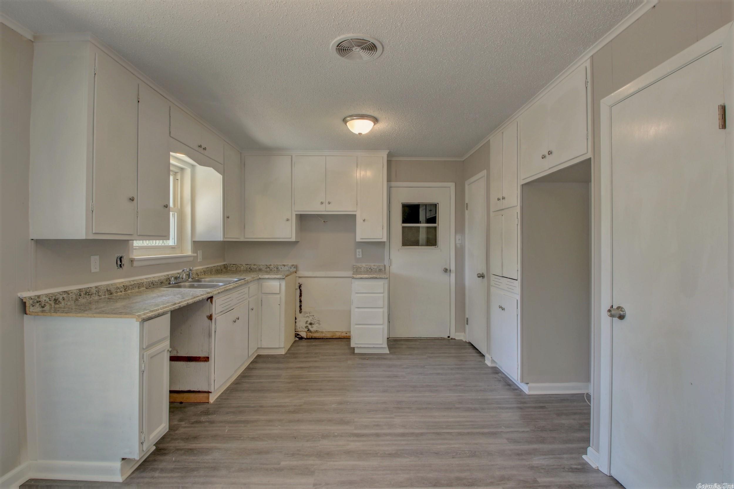 5806 Southwick Drive Property Photo 4