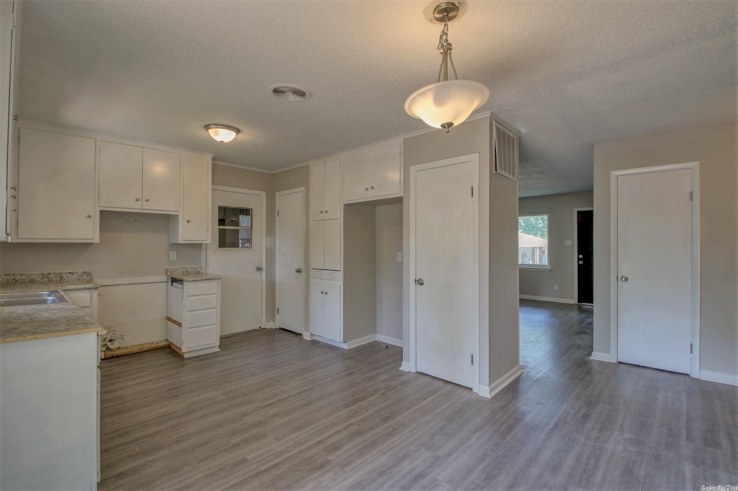 5806 Southwick Drive Property Photo 5