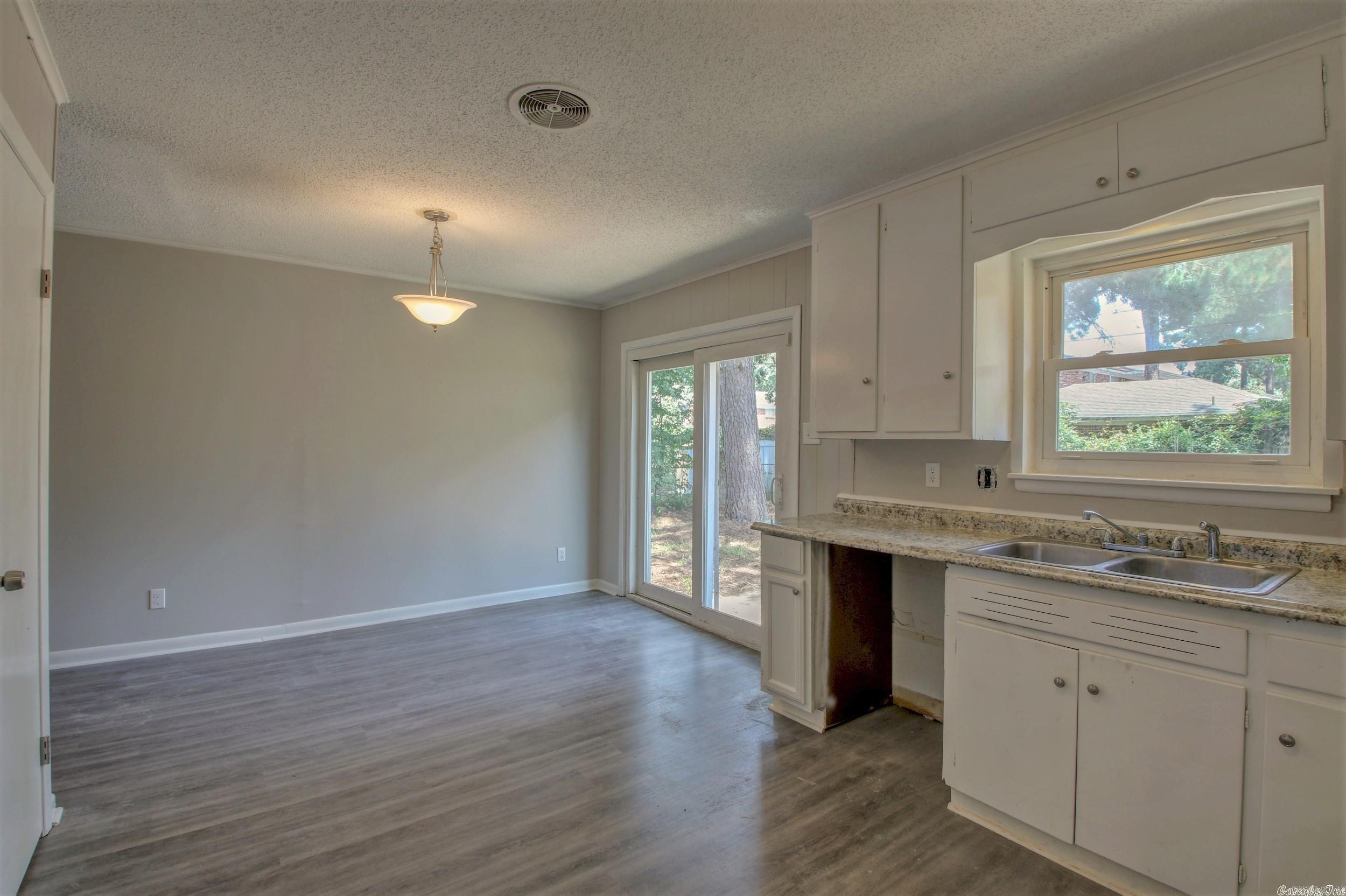 5806 Southwick Drive Property Photo 6