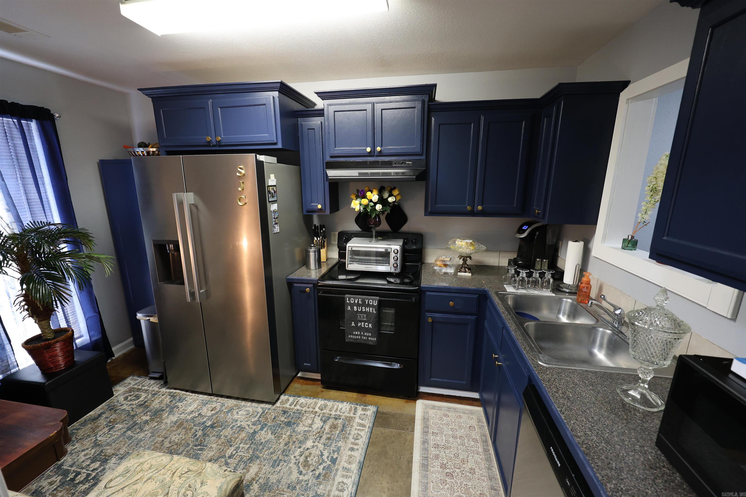 61 Cardinal Lane Property Photo 4