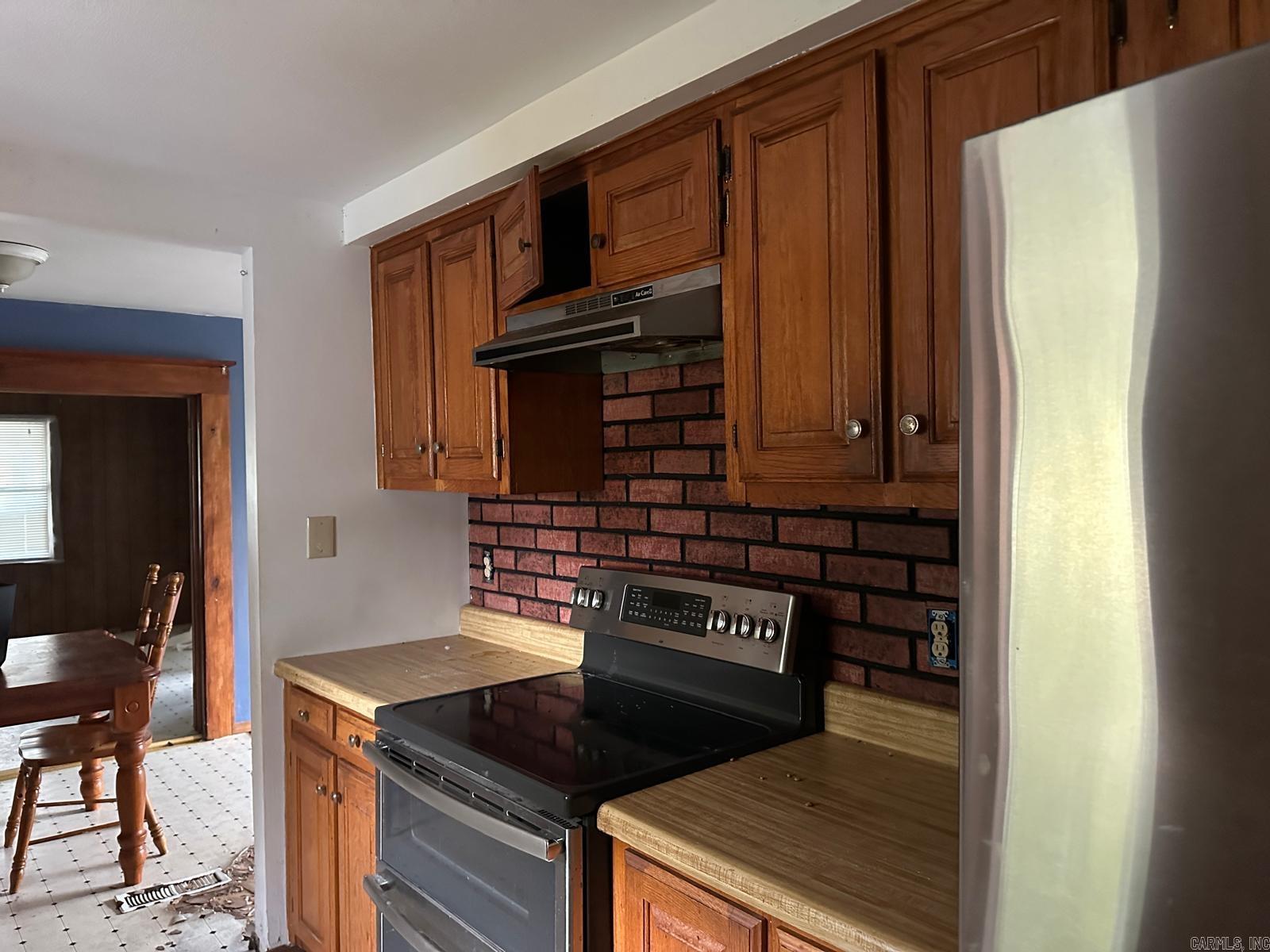 7429 Watts Road Property Photo 4