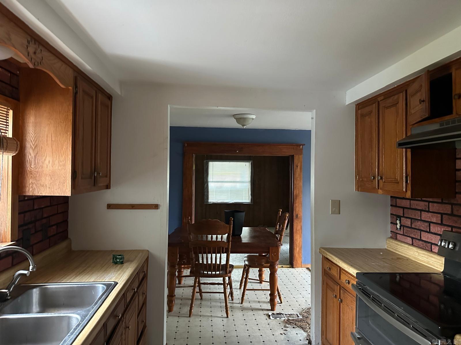 7429 Watts Road Property Photo 5