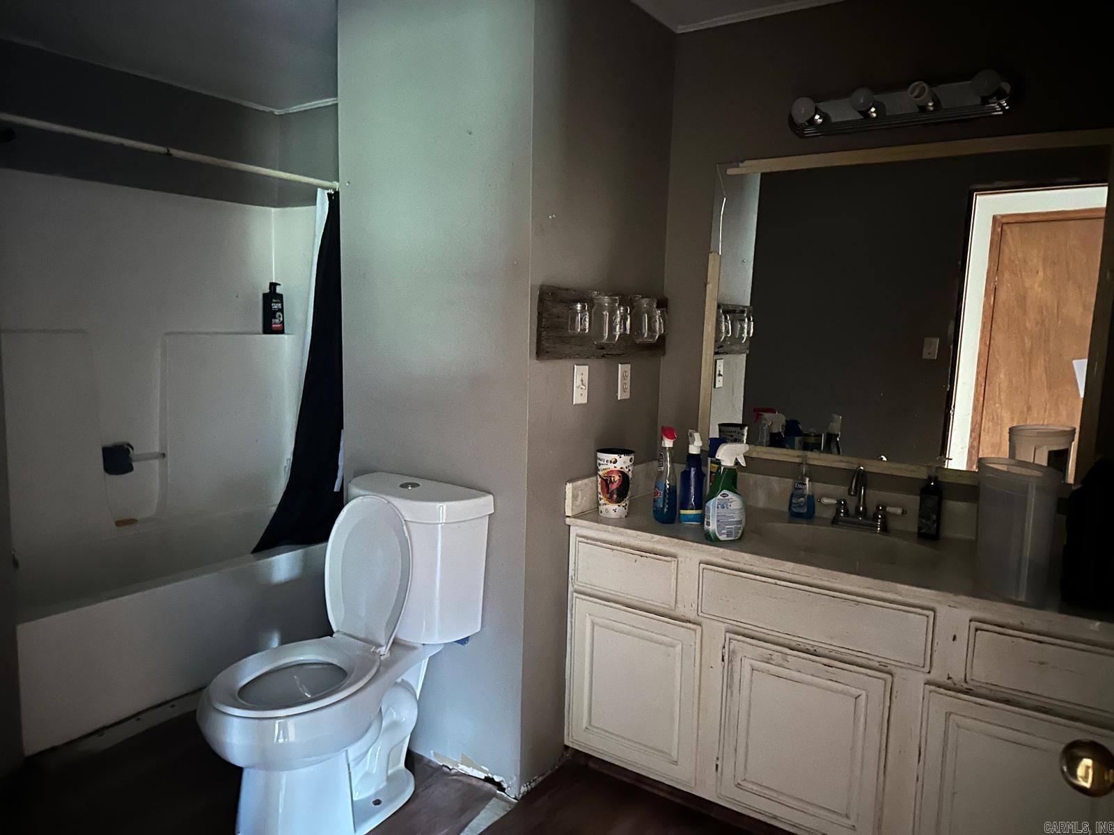 7429 Watts Road Property Photo 11
