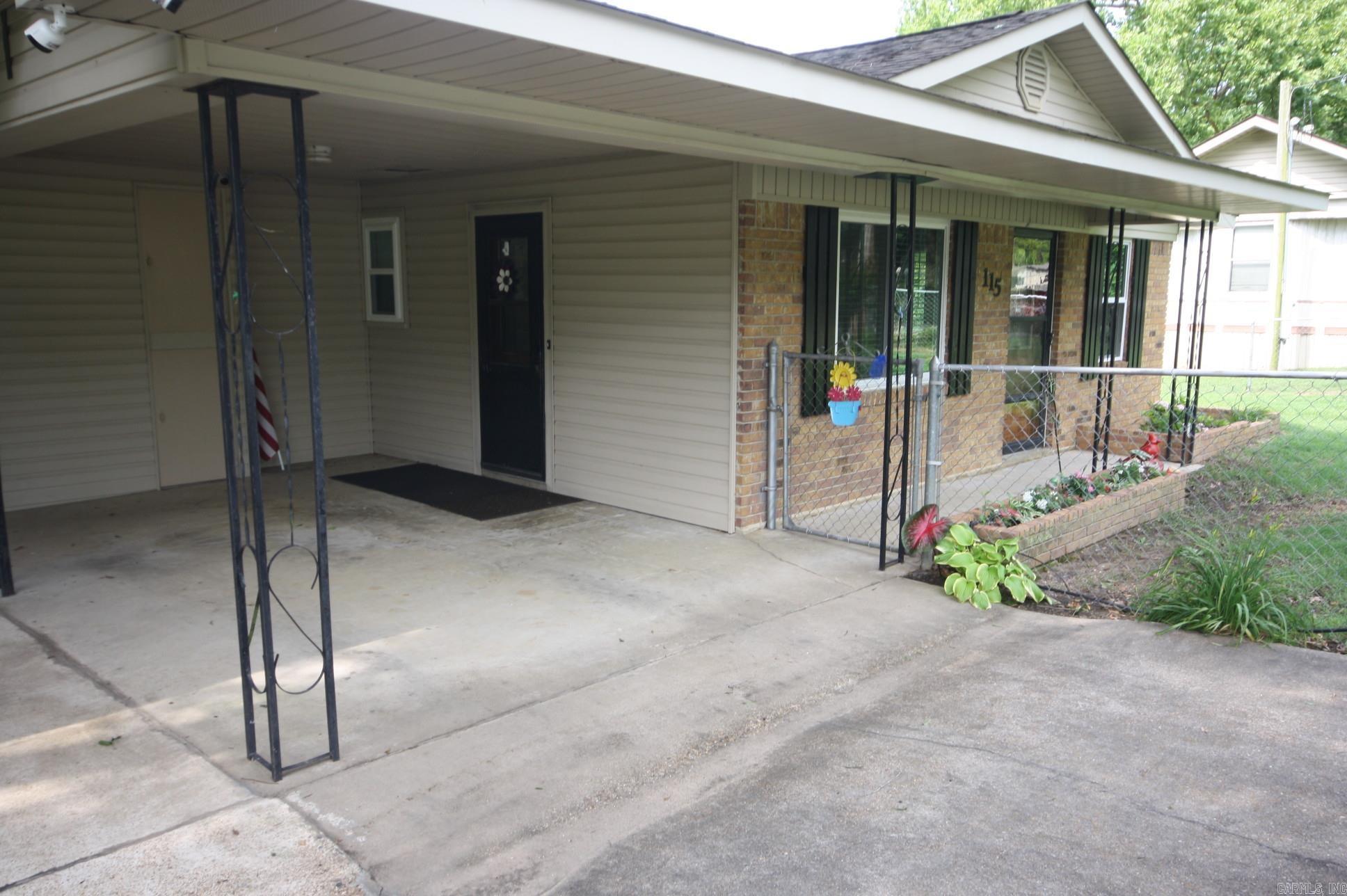 115 W Spring Street Property Photo 2