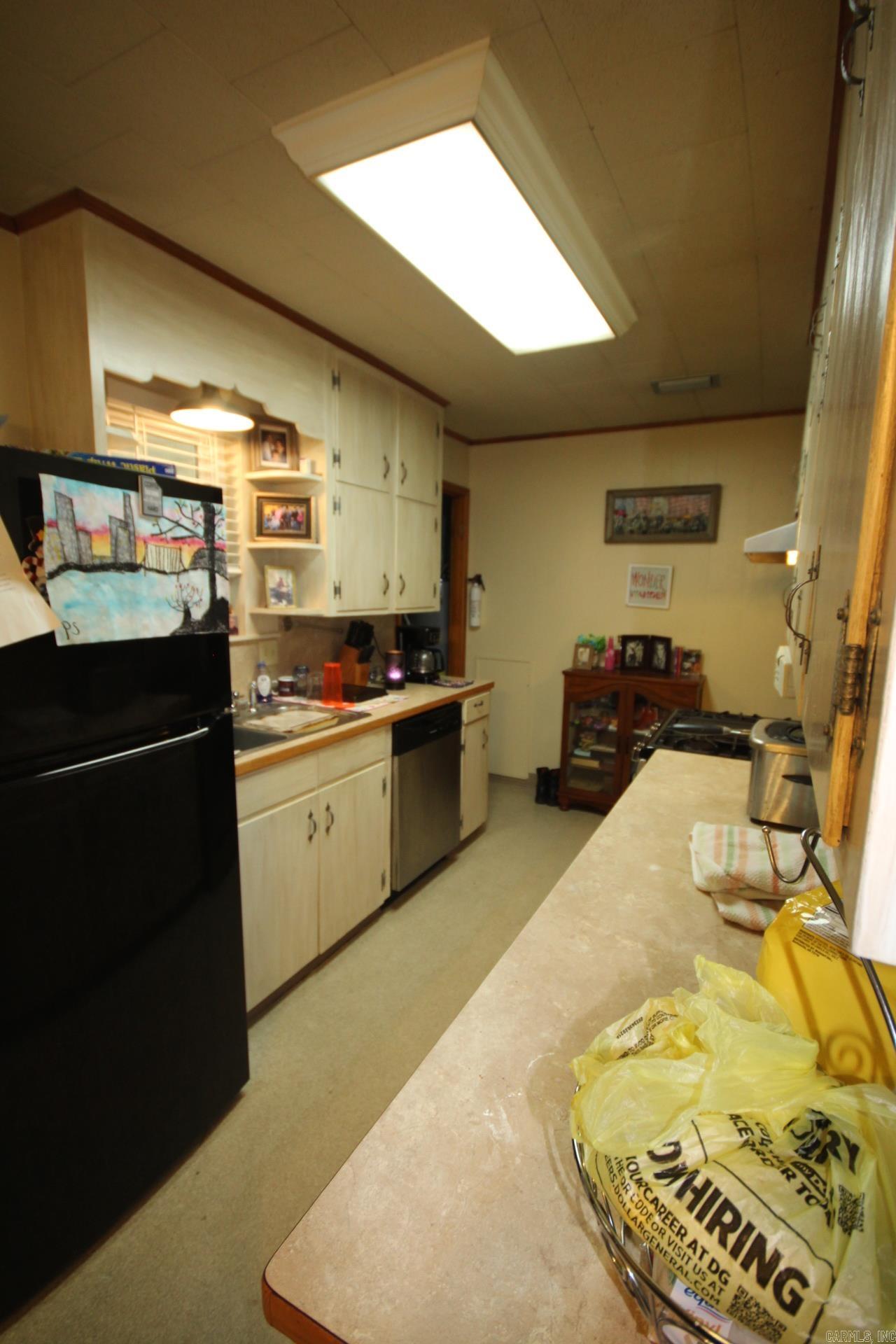 115 W Spring Street Property Photo 4