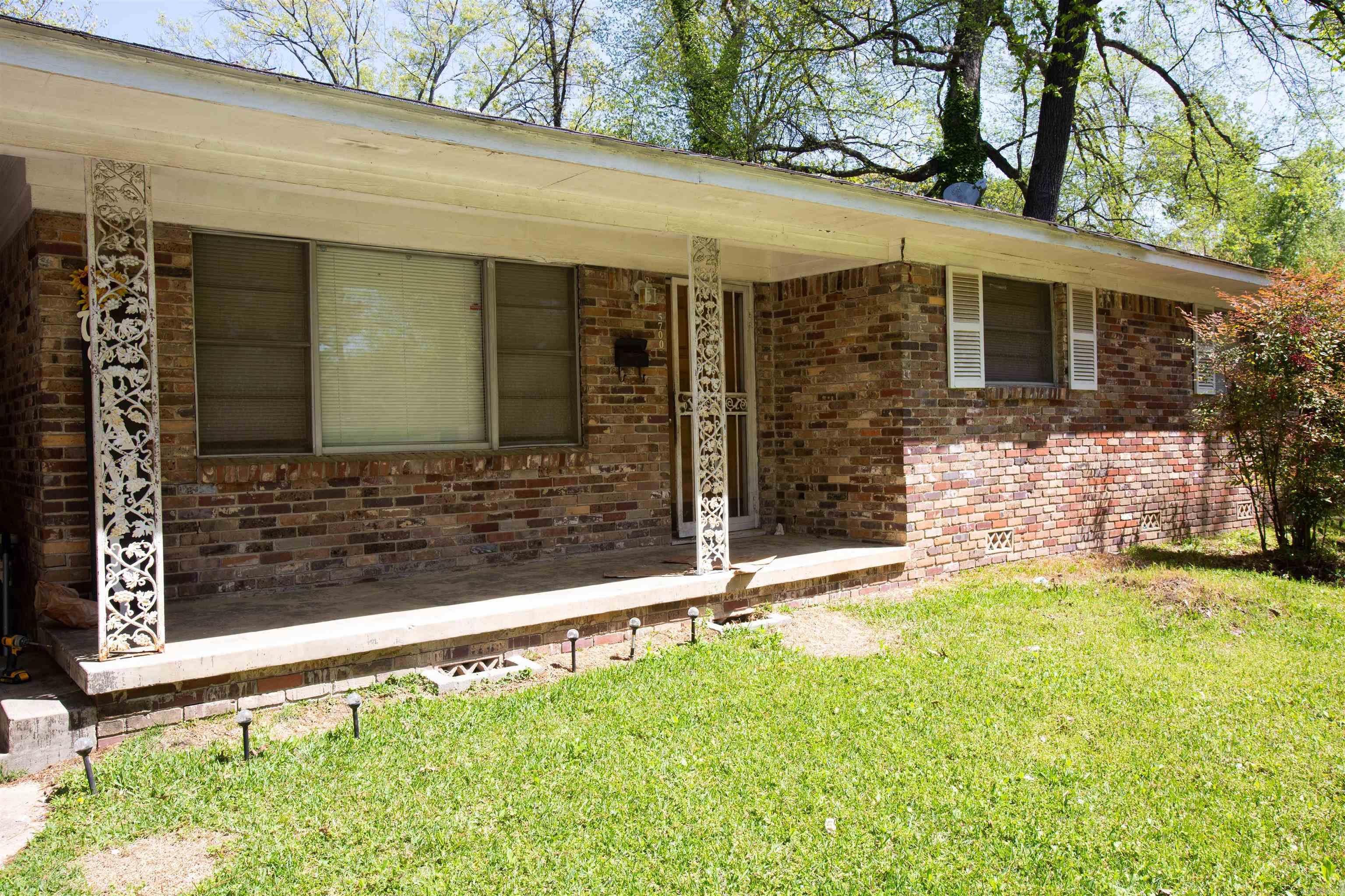 5700 Windamere Drive Property Photo 2