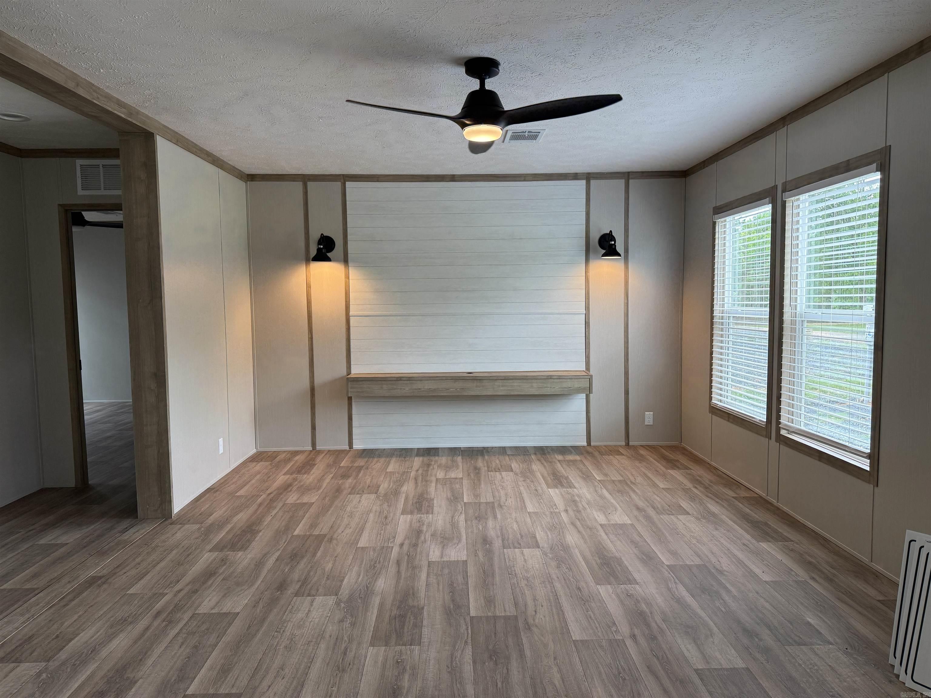 100 Sullivan Lane Property Photo 2