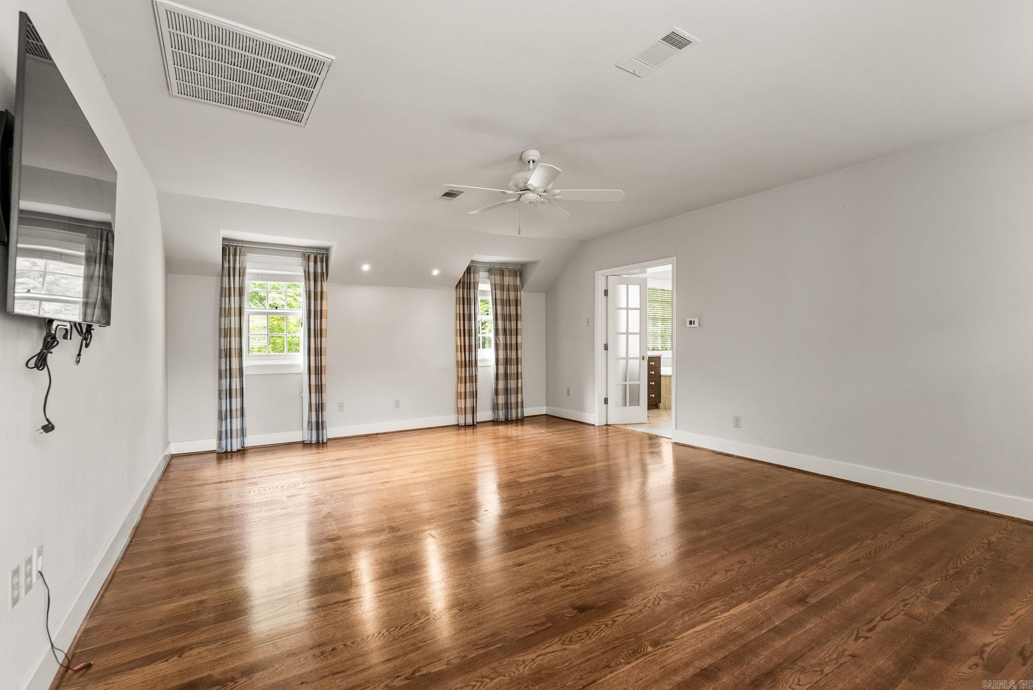 1600 N Jackson Property Photo 19