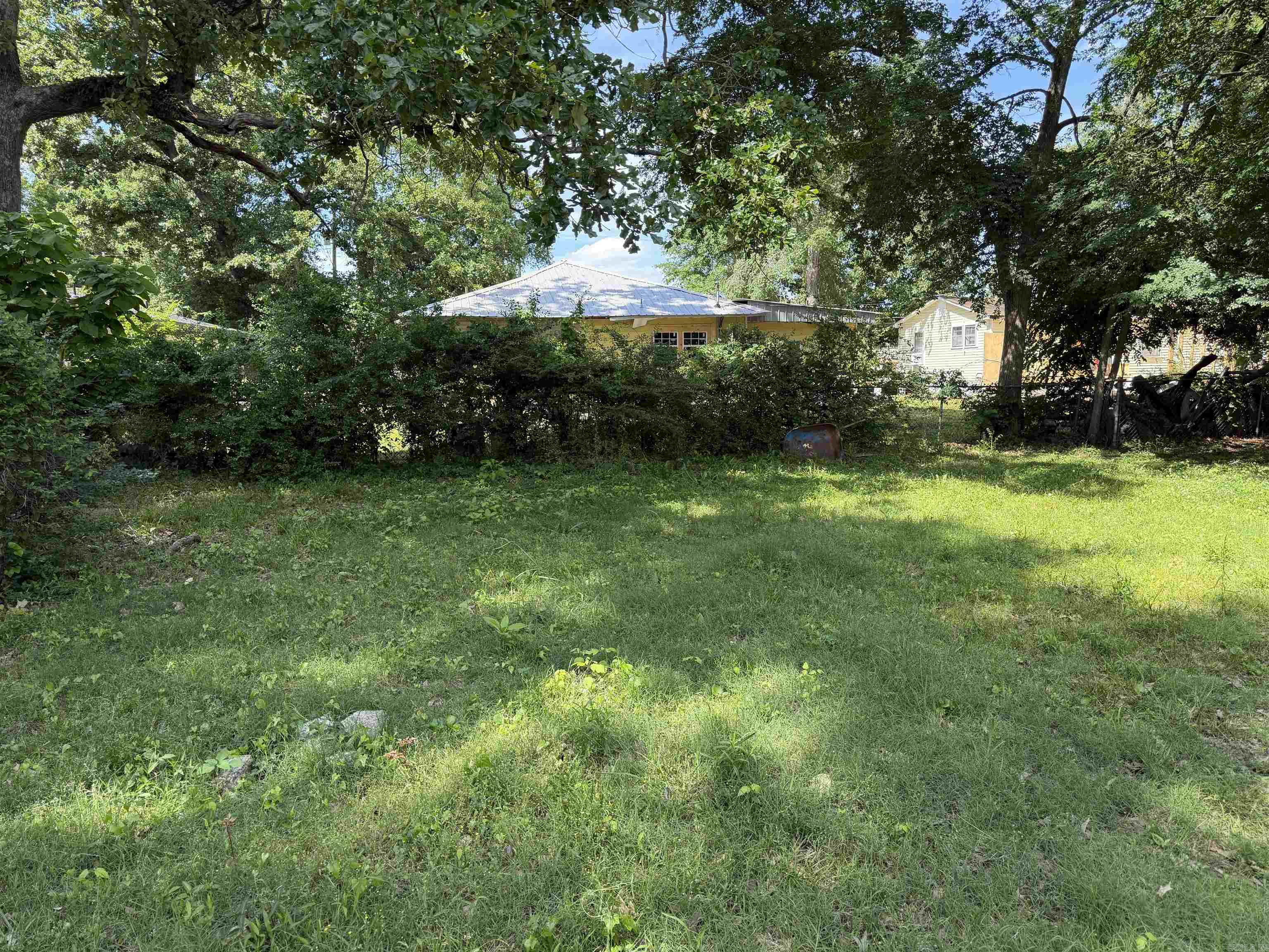 718 W Cross St Property Photo 5
