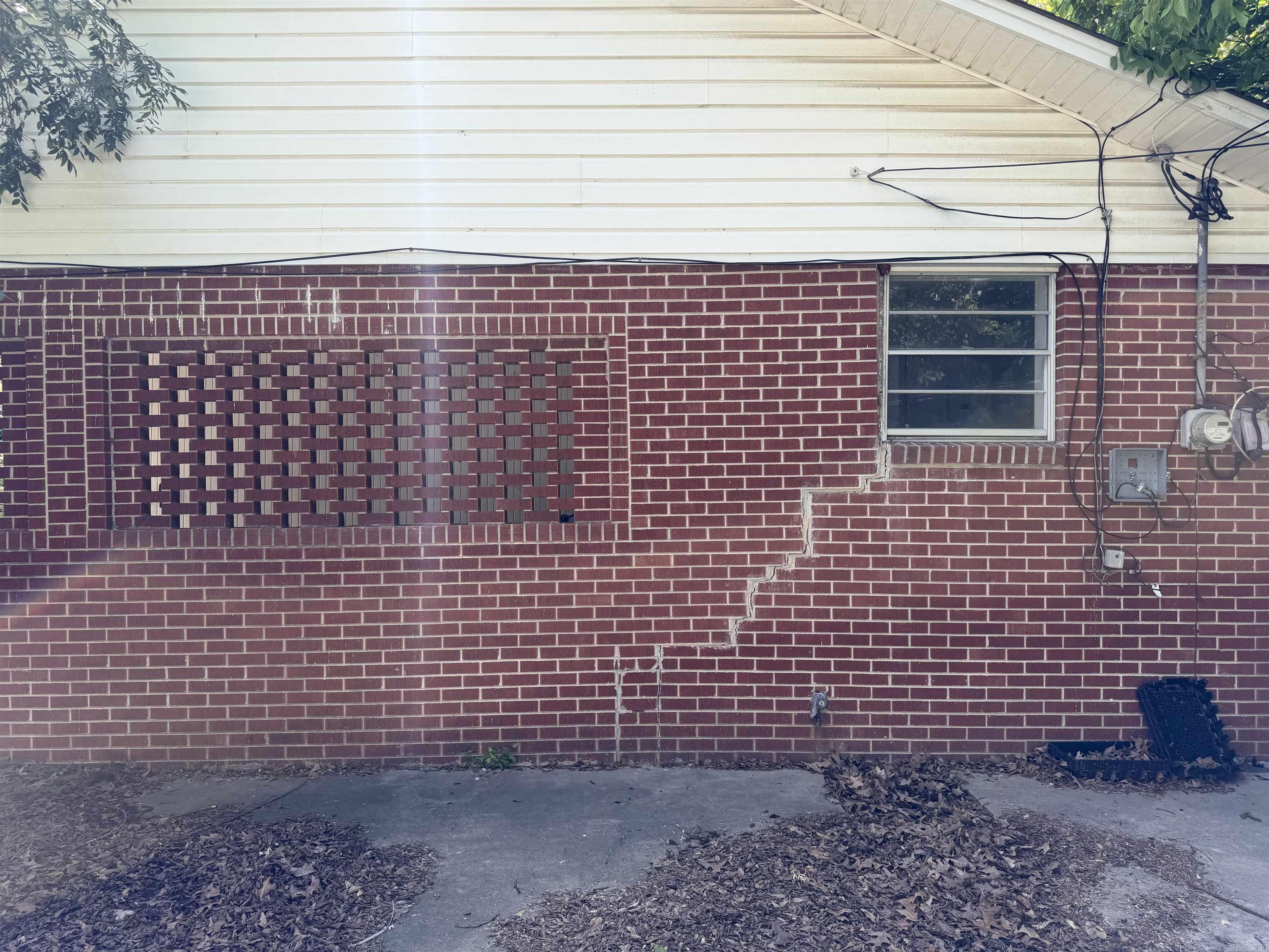 718 W Cross St Property Photo 6