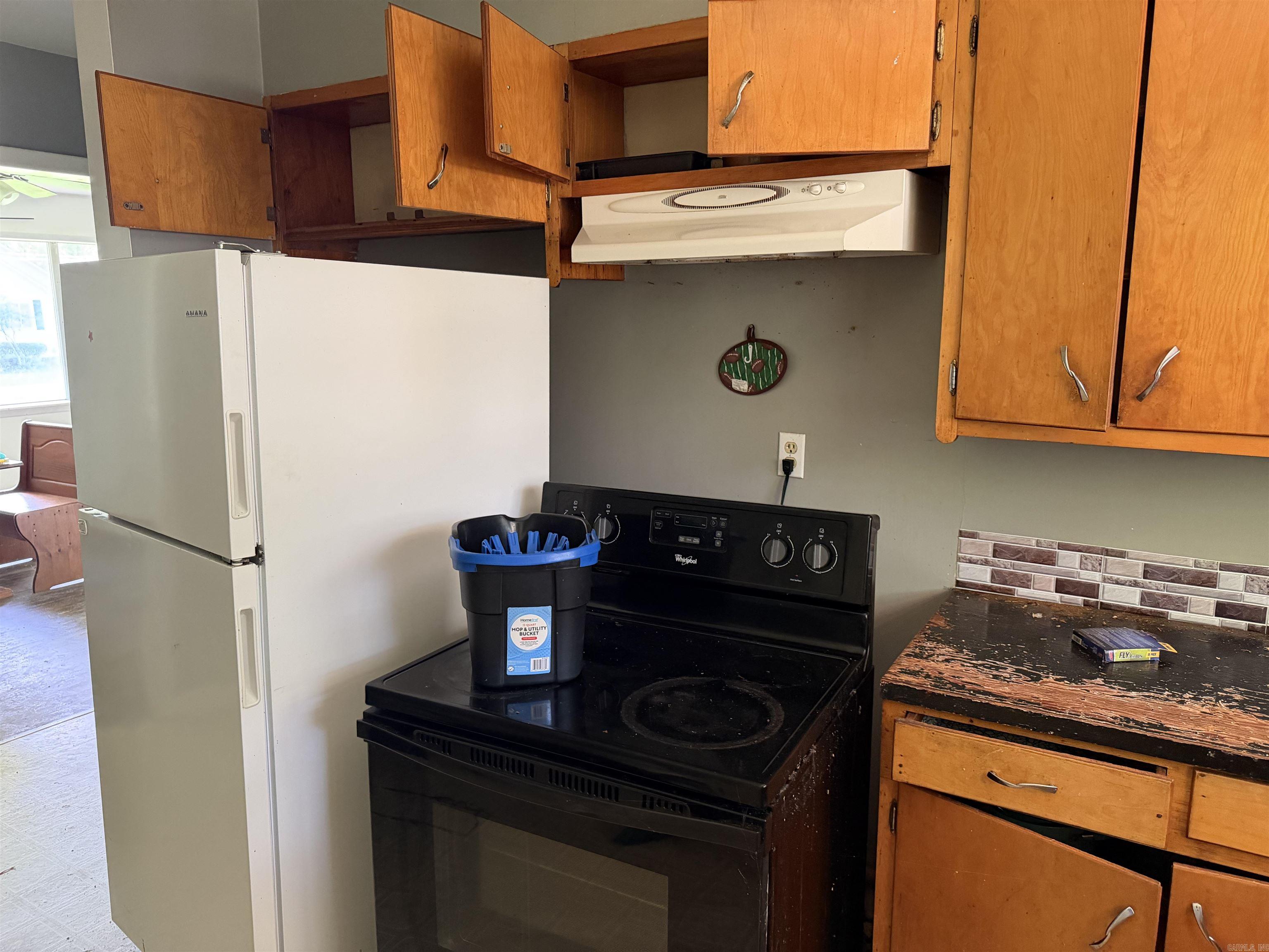 718 W Cross St Property Photo 8
