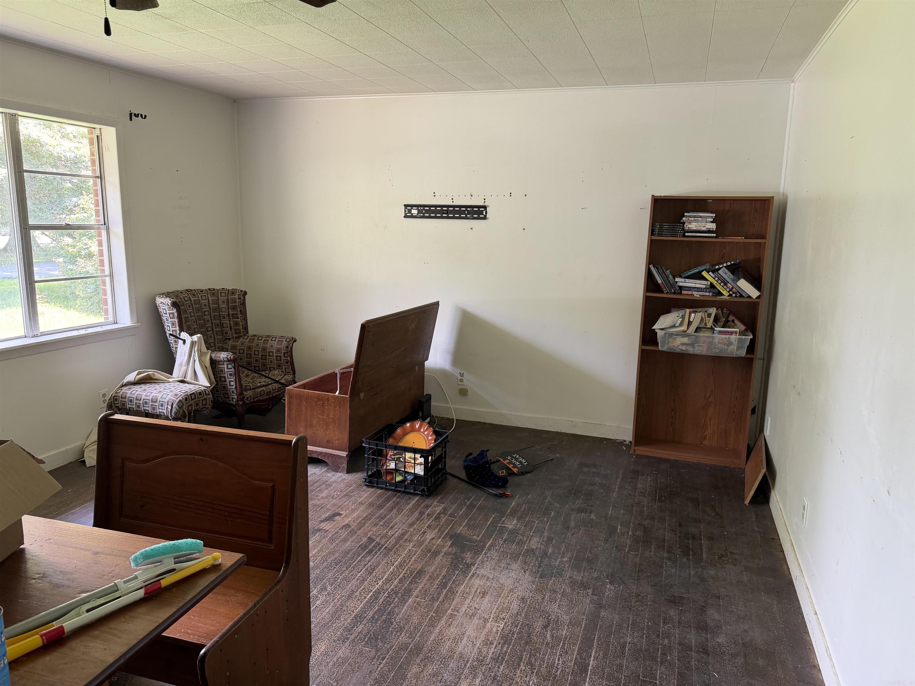 718 W Cross St Property Photo 10