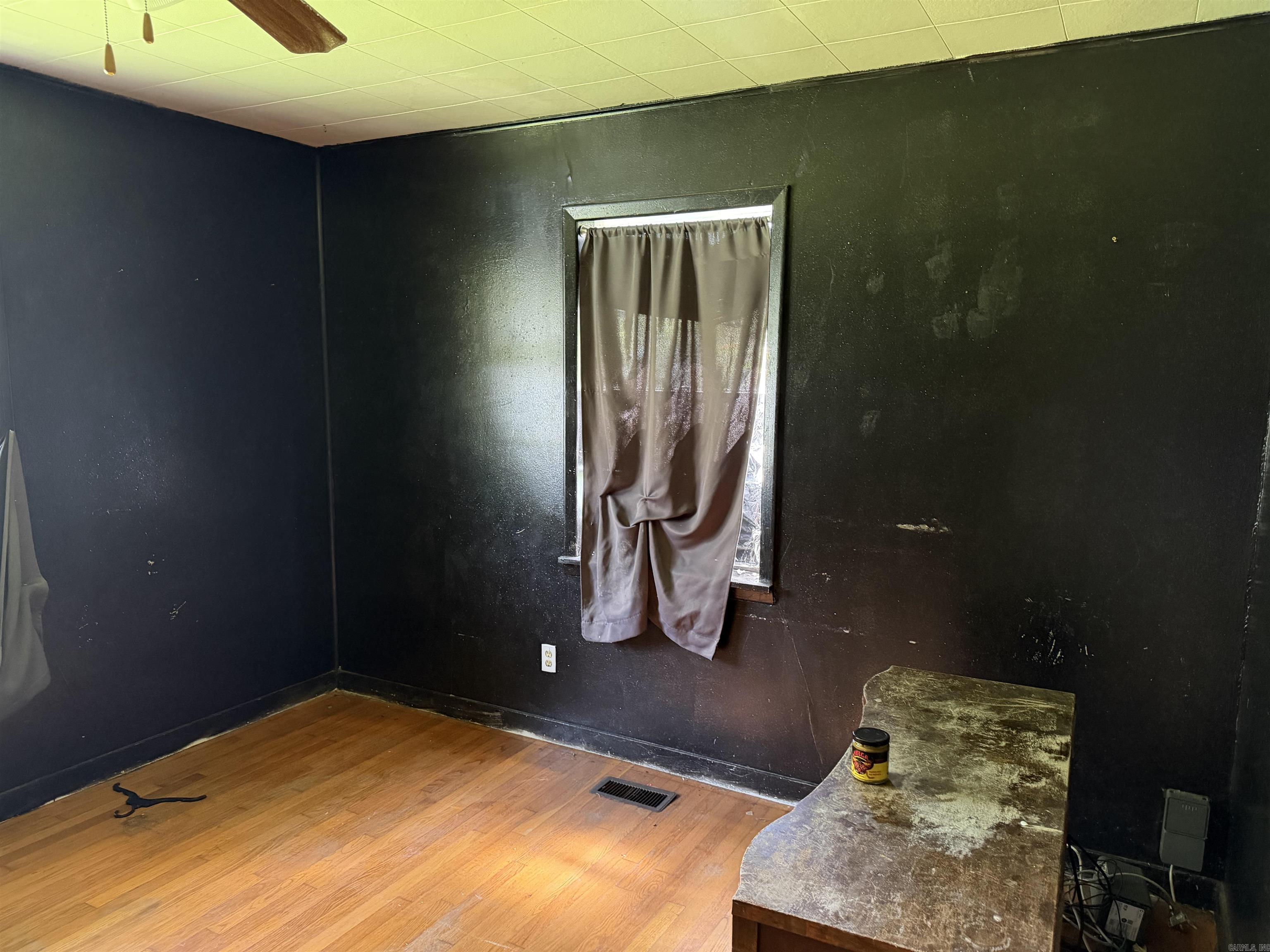 718 W Cross St Property Photo 15