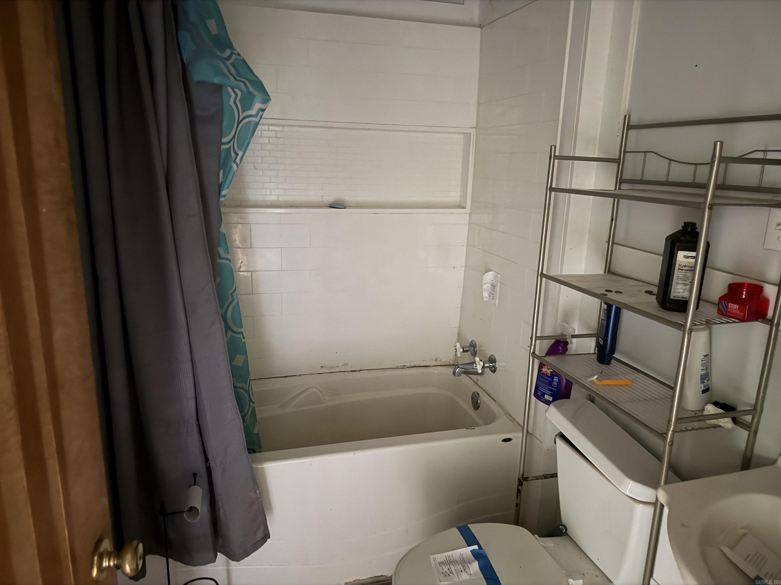 718 W Cross St Property Photo 18