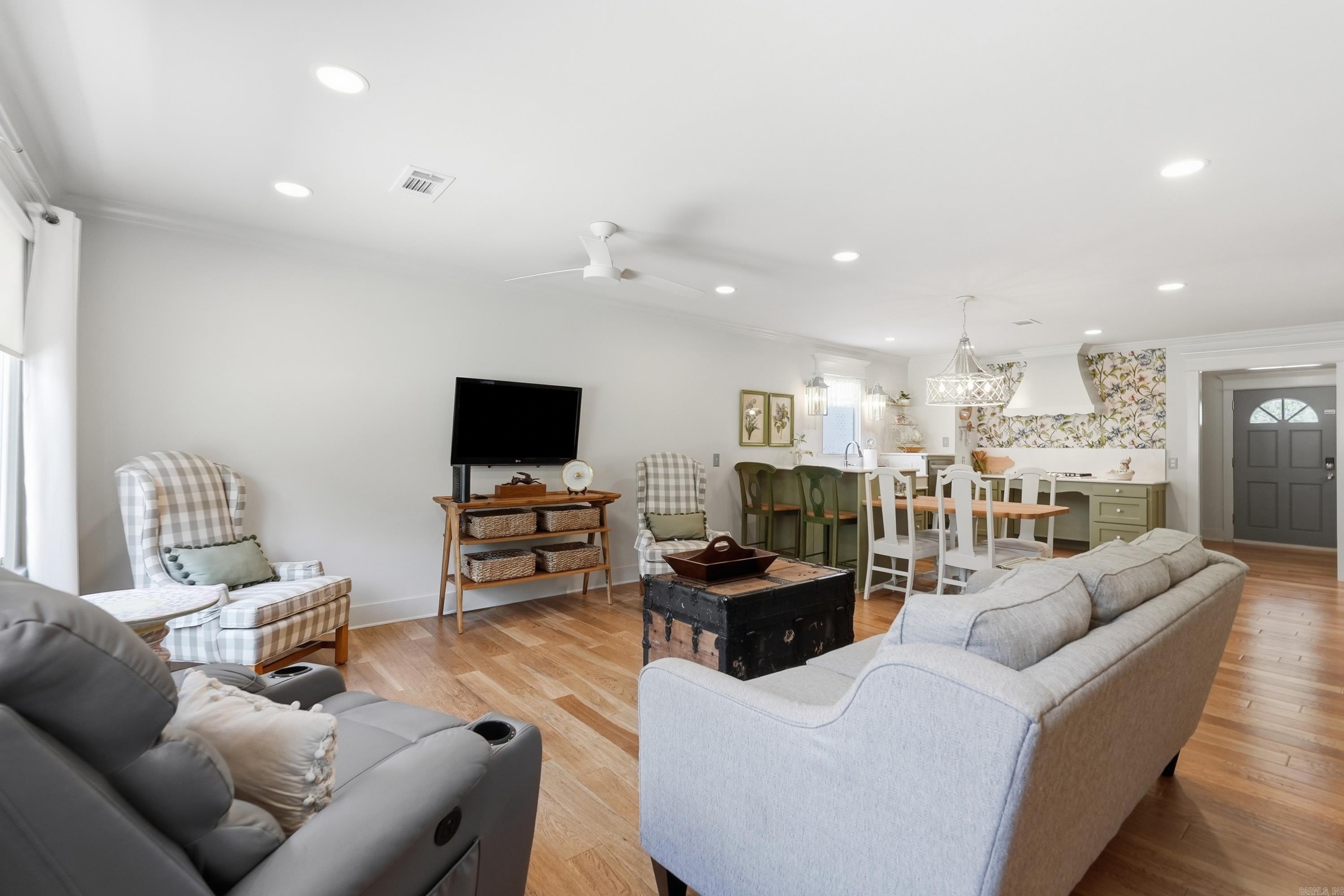 1615 Tyler Street Property Photo 8