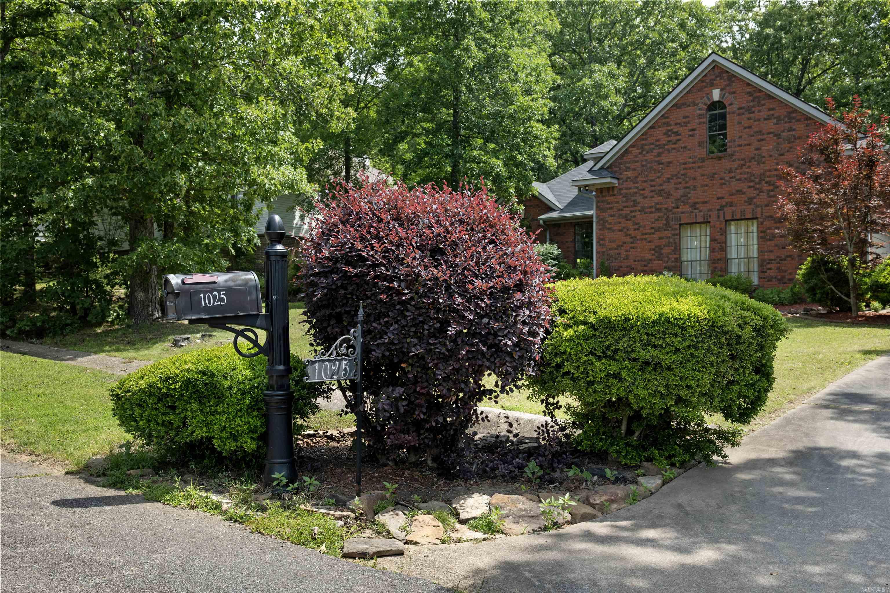 1025 Fox Run Road Property Photo 2