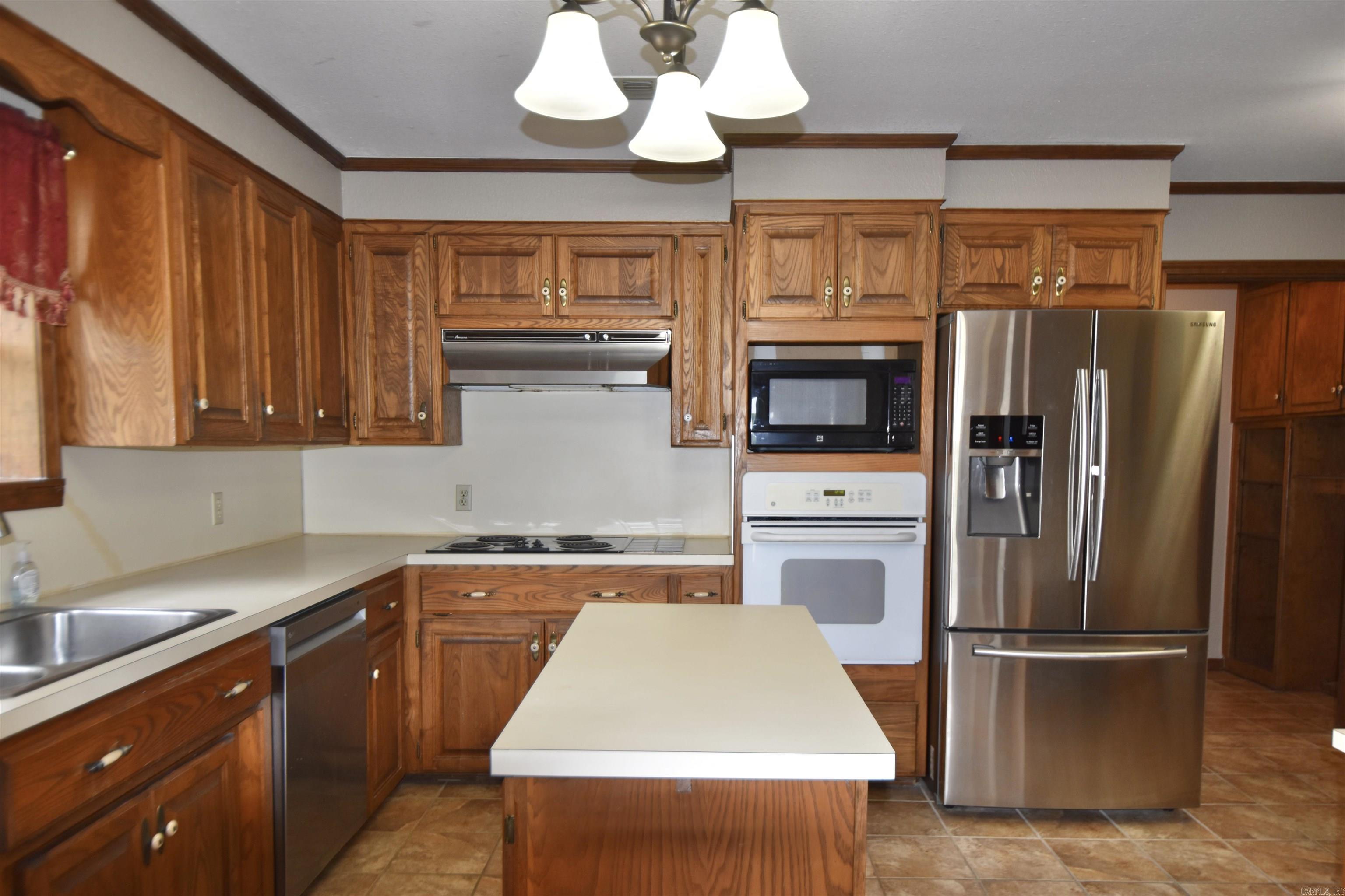 170 Riverview Dr Property Photo 6