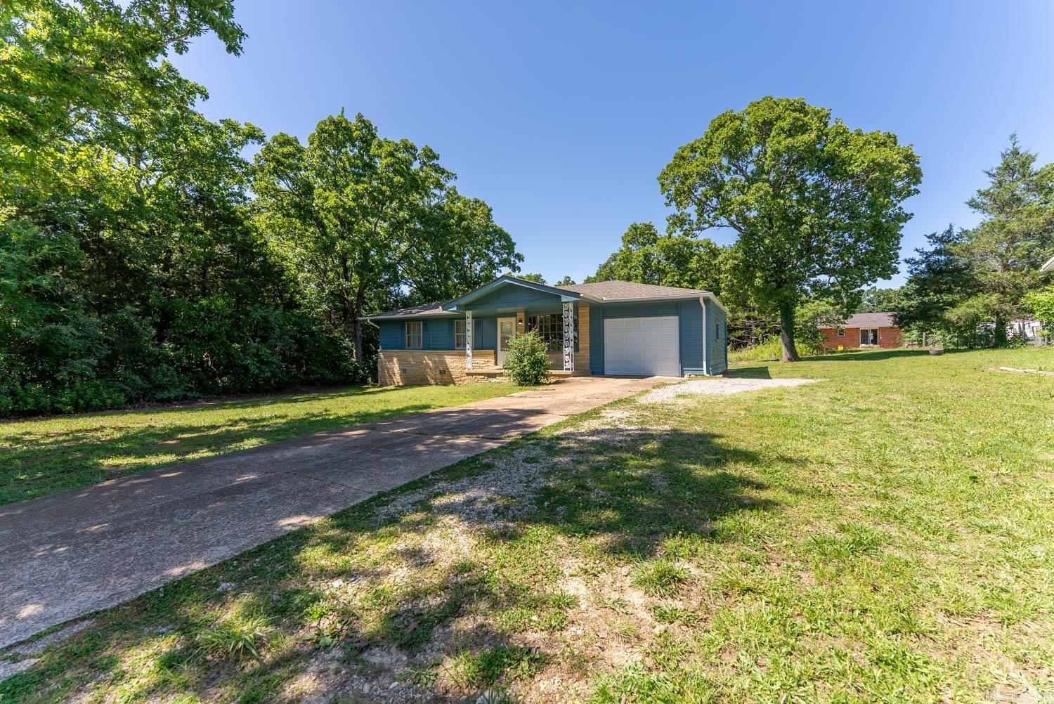 908 N Manor Drive Property Photo 5