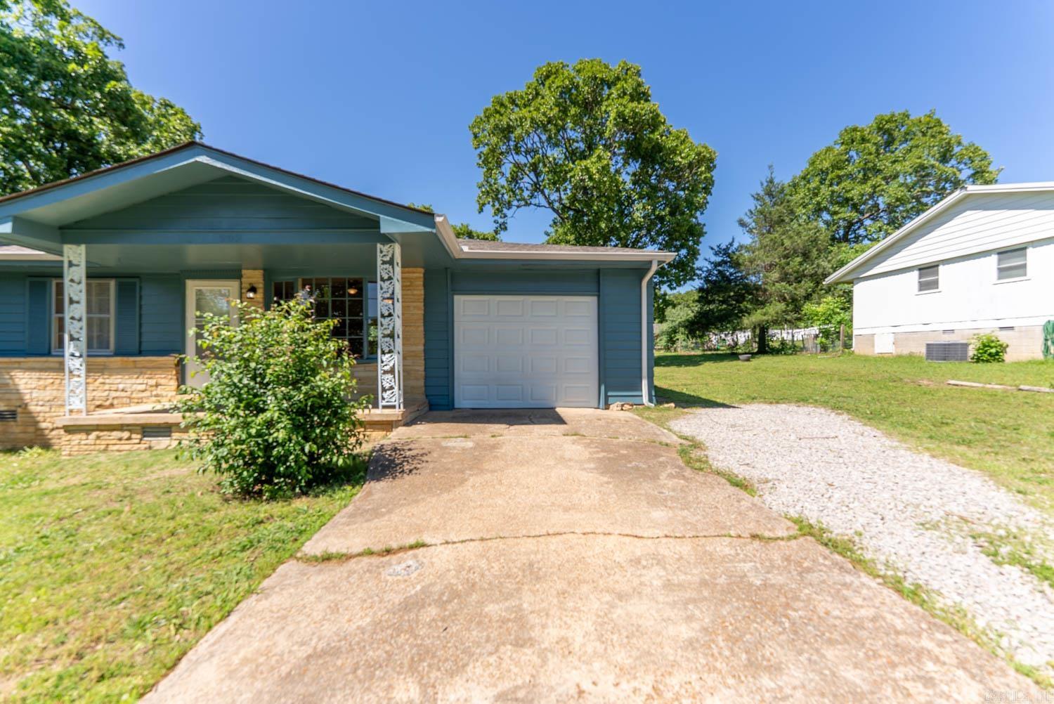 908 N Manor Drive Property Photo 7