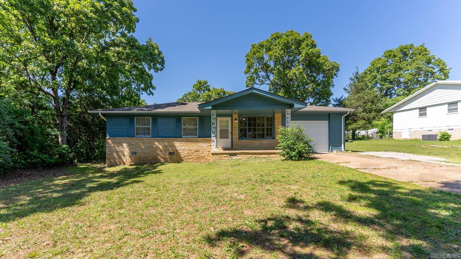 908 N Manor Drive Property Photo 8